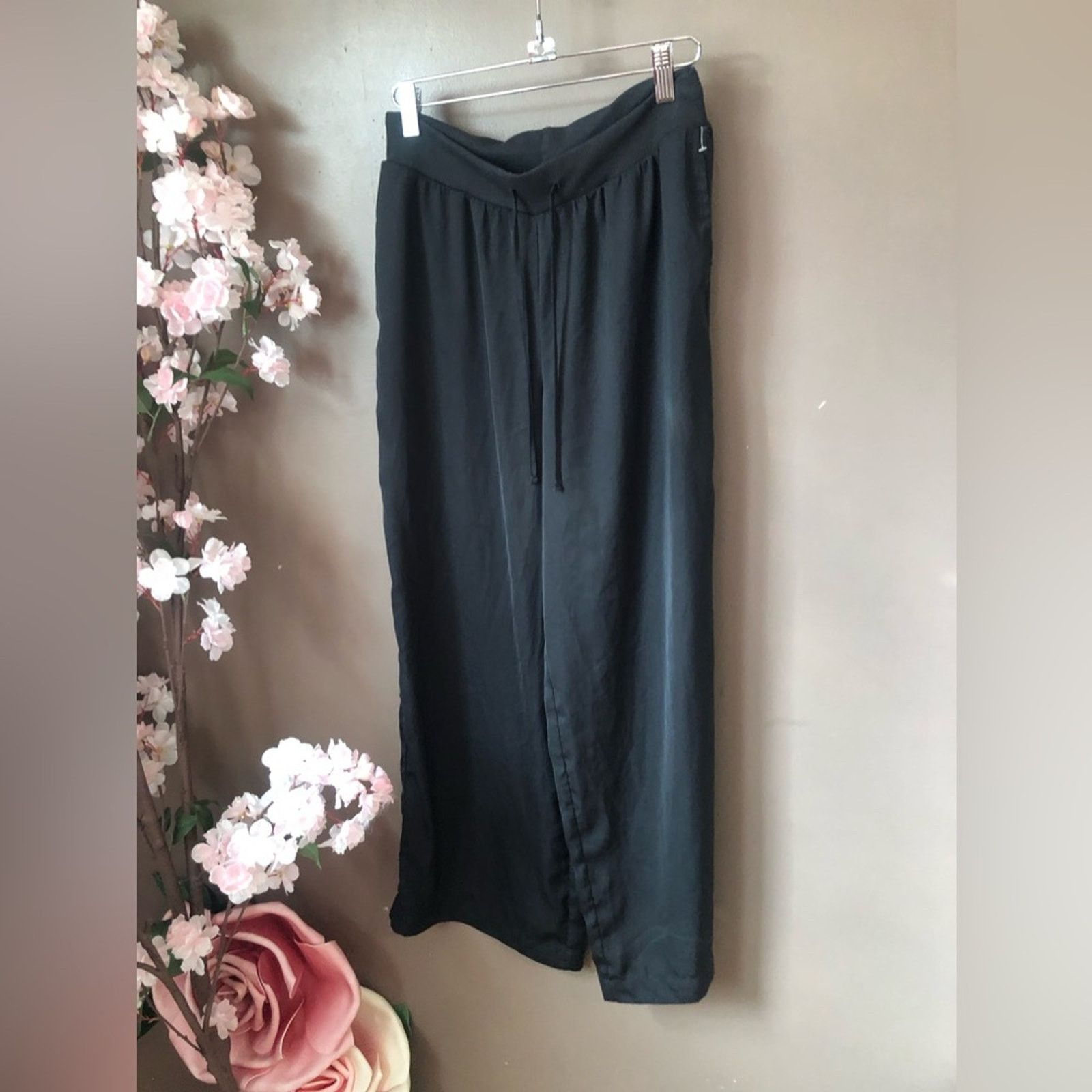 Sanctuary Silk wide leg Pants with elastic & drawstring waist. Size 26" / US 2 / IT 38 - 2 Thumbnail