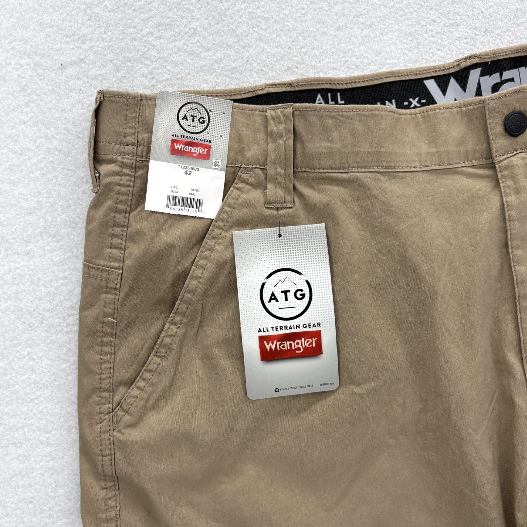 Wrangler Wrangler Cargo Shorts Mens 42 Beige Khaki Canvas Stretch Pockets 10in Inseam Regular Front Zip Summer Casual Travel Vintage No Size US 42 / EU 58 - 2 Thumbnail