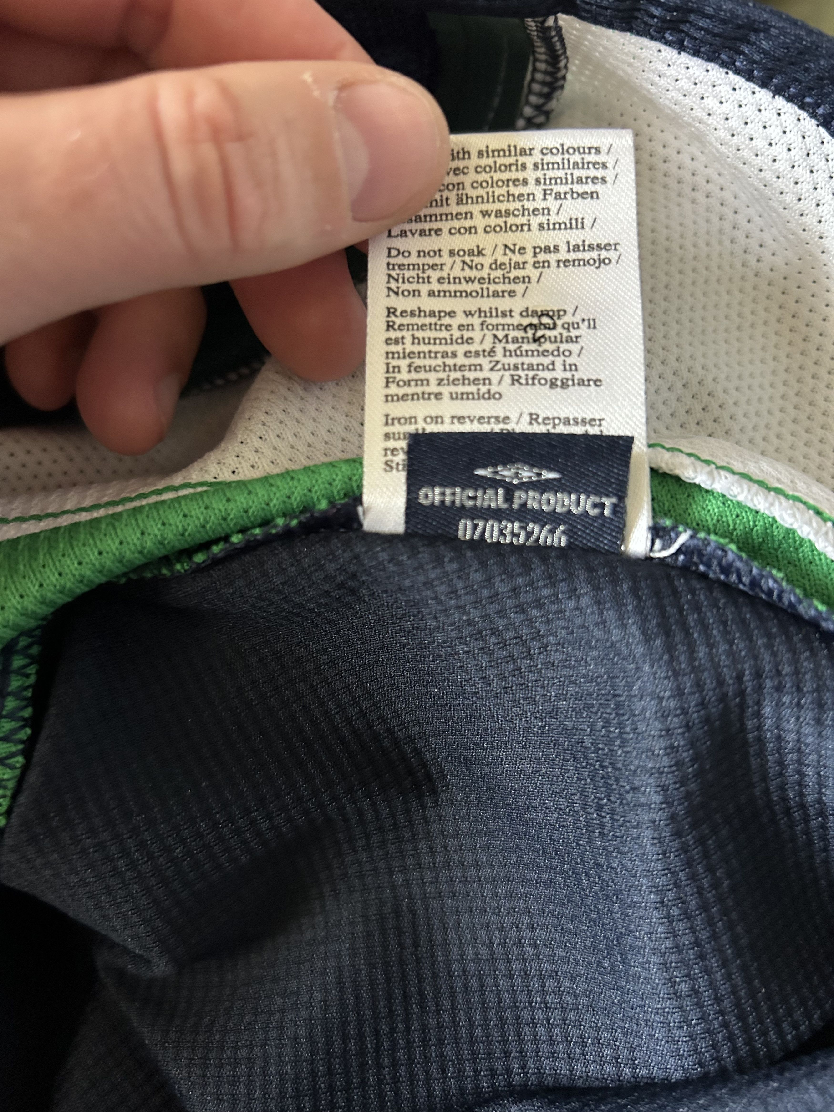 Umbro Vintage training shirt IRELAND 2004/2006 - L Umbro - UNIQUE Size US L / EU 52-54 / 3 - 5 Thumbnail