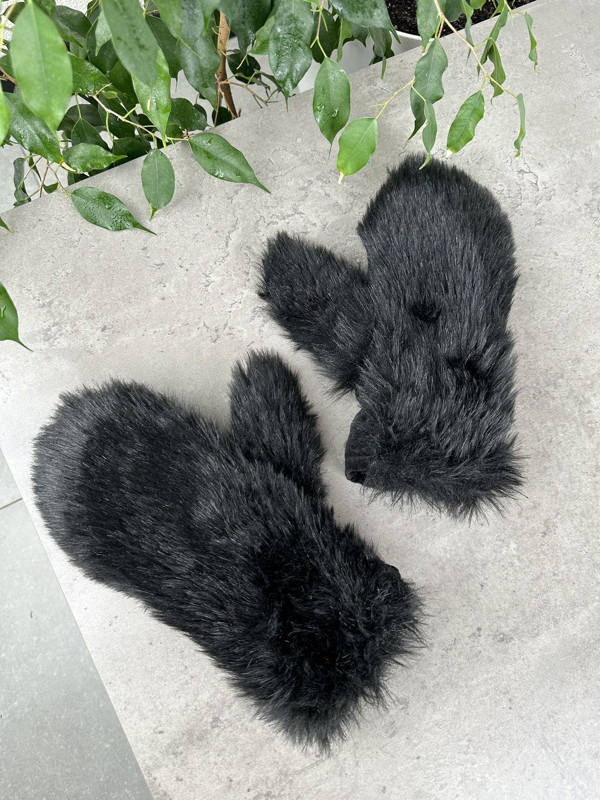 Gap Gap Faux Fur Mittens Size ONE SIZE - 1 Thumbnail