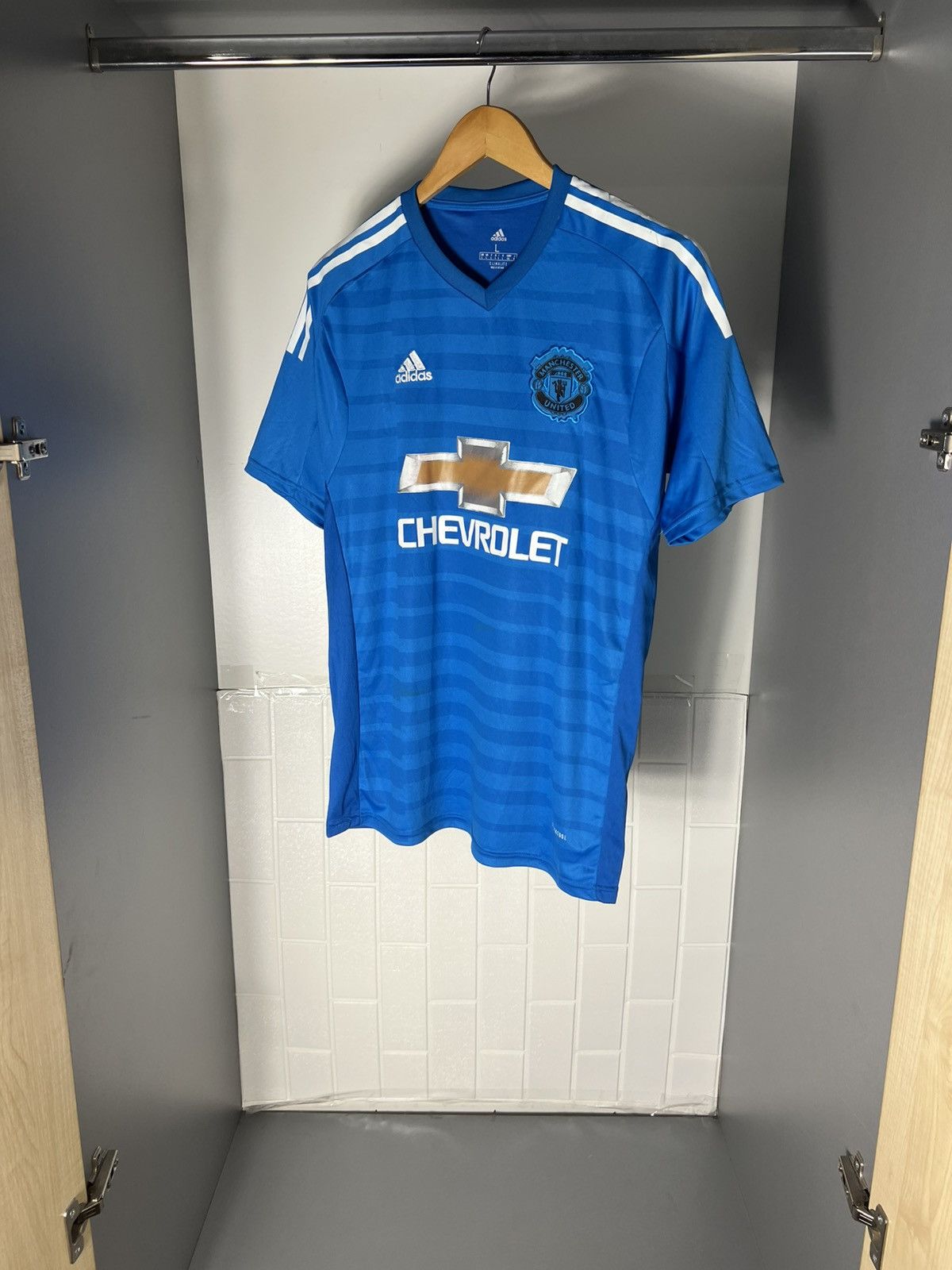 Vintage ADIDAS FC MANCHESTER UNITED ENGLAND SOCCER JERSEY RETRO Y2K Size US L / EU 52-54 / 3 - 4 Thumbnail