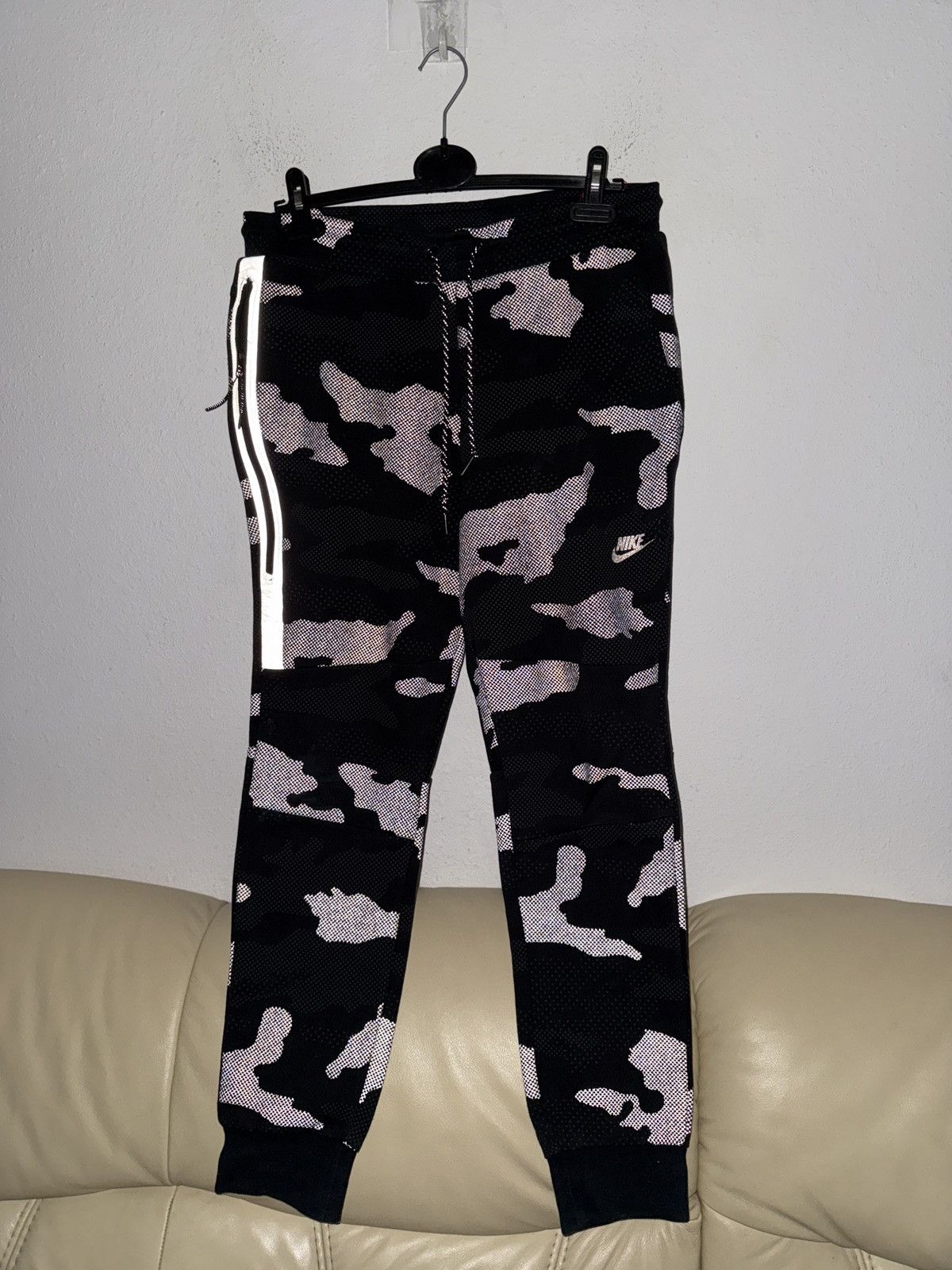 Nike Nike tech fleece Camo Reflective Track pants joggers Size US 32 / EU 48 - 5 Thumbnail