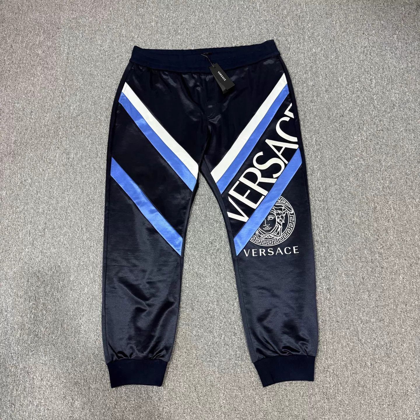 Versace Versace Medusa Embroidery Sweatpants Unworn 4XL Size 36" / US 14 / IT 50 - 1 Thumbnail
