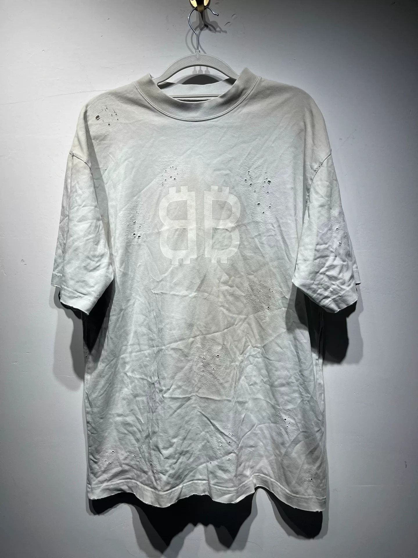 Balenciaga Balenciaga Printed White T-Shirt XXS Men Size US XXS / EU 40 - 1 Thumbnail