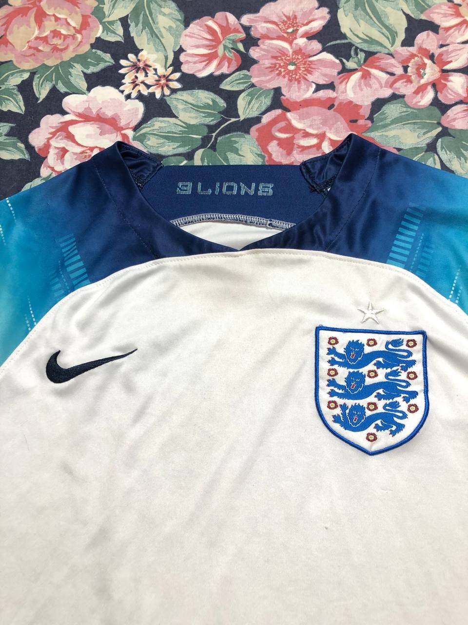 Nike Men's England 2022/23 Nike Home Jersey Size US S / EU 44-46 / 1 - 11 Thumbnail