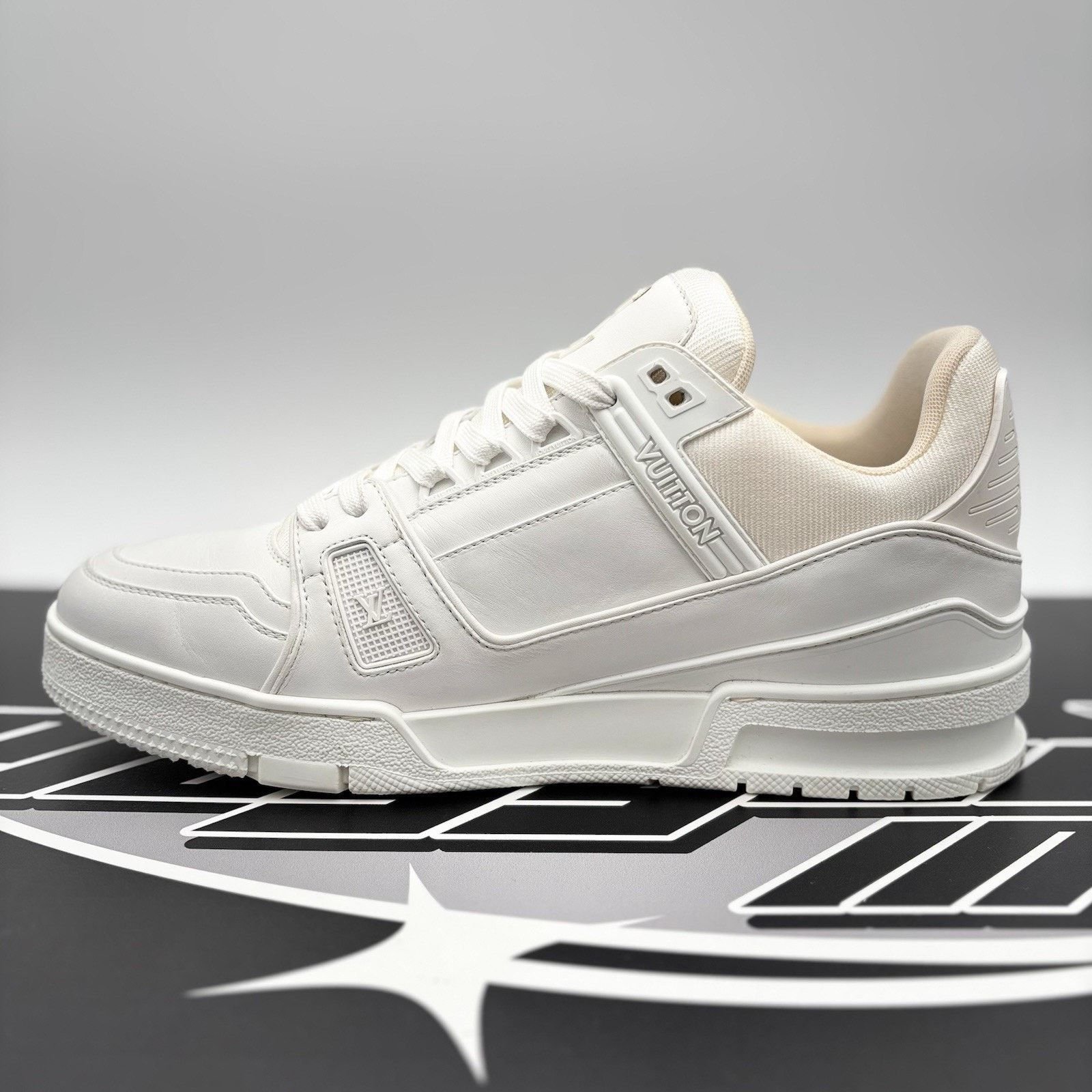 Louis Vuitton Louis Vuitton Trainer ' White ' | EXCELLENT CONDITION! Size US 8.5 / EU 41-42 - 6 Thumbnail