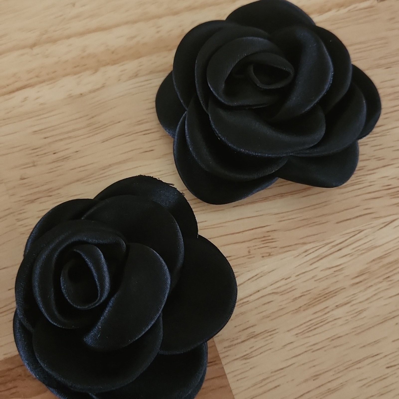 Other CLASSIC & ELEGANT ☆ MATTE BLACK SATIN ☆ ROSE SHOE CLIPS NIP Size US 4 / IT 34 - 6 Thumbnail