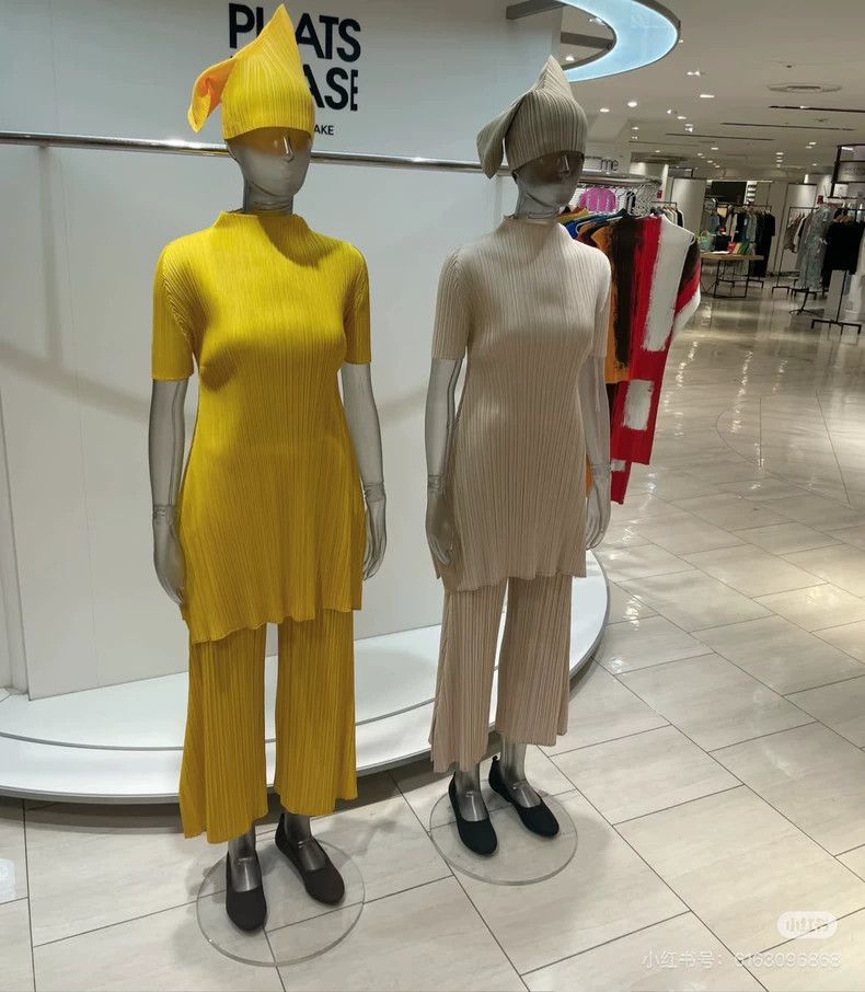 Issey Miyake Issey Miyake size:3 Beige pleated top Size XS / US 0-2 / IT 36-38 - 6 Thumbnail