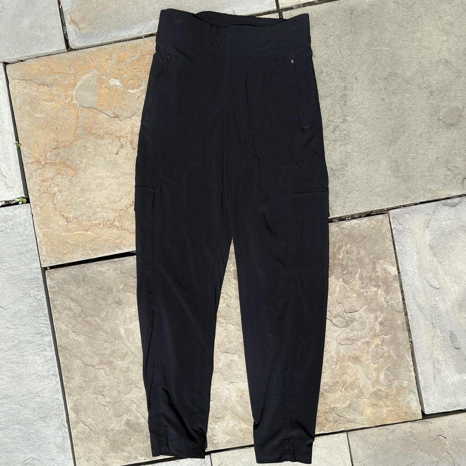 Athleta Black Athleta Gorpcore Cargo Pants Size 25" / US 0 / IT 36 - 1 Thumbnail