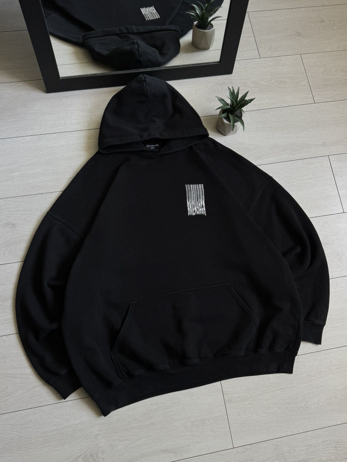 Balenciaga Balenciaga Unifit Barcode Logo Ovesized Hoodie Size US L / EU 52-54 / 3 - 8 Thumbnail