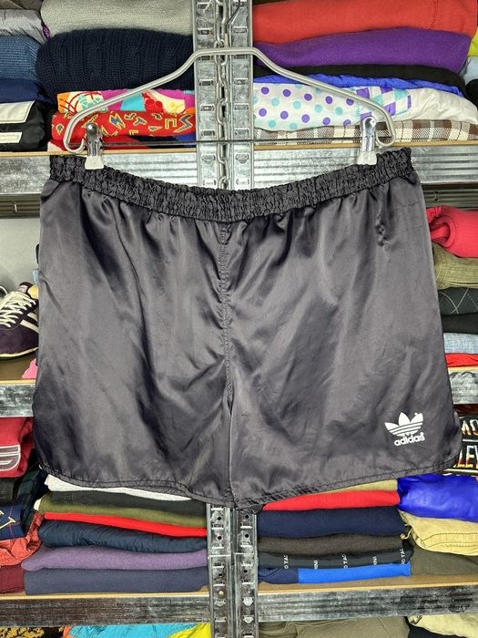 Black adidas deals vintage shorts