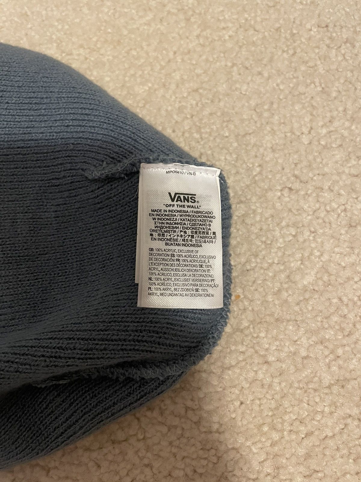 Vans Vans Grey Beanie OS Worn Once Size ONE SIZE - 4 Thumbnail