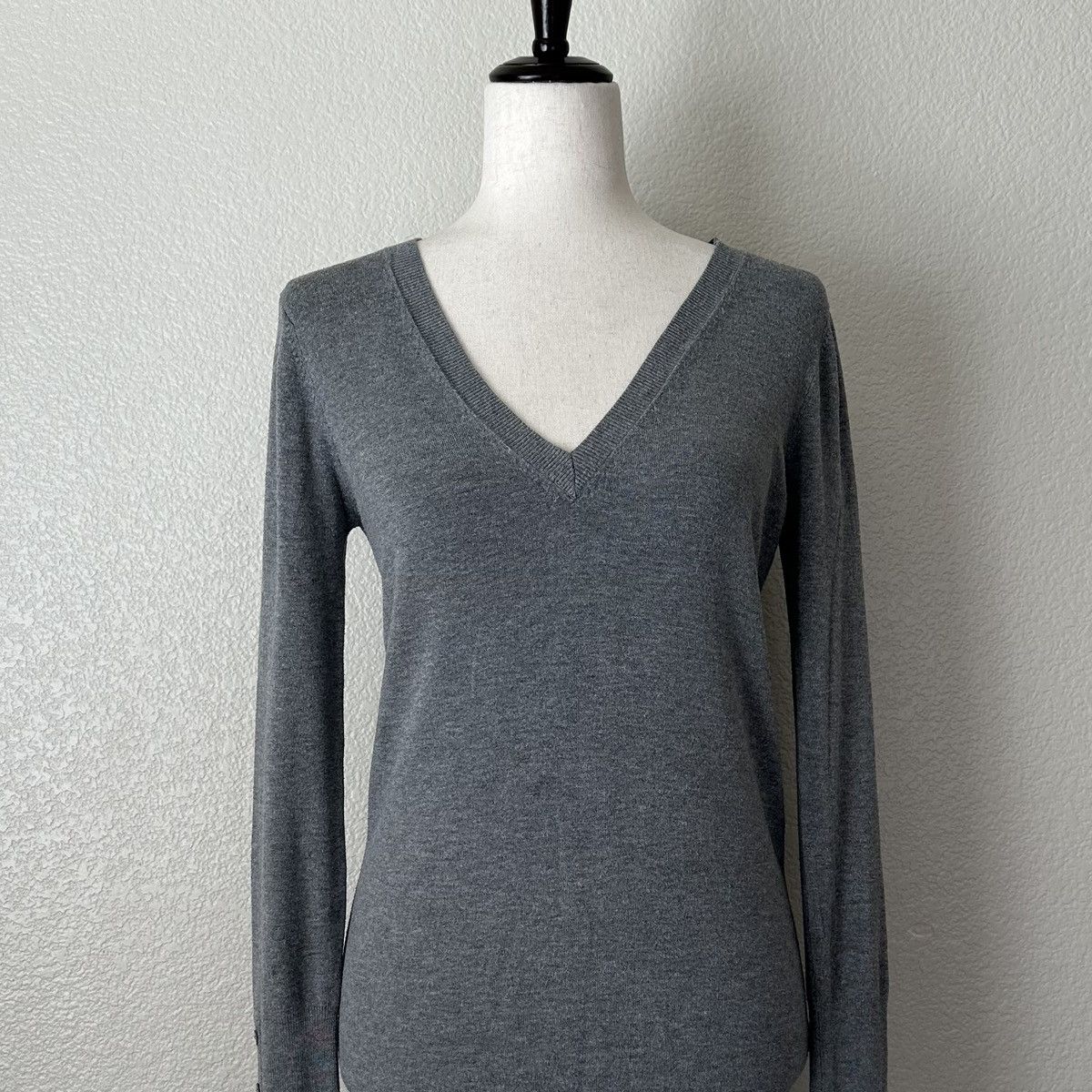 Zara Zara Gray V-neck Long Sleeves Button Cuffs Pullover Sweater Size M / US 6-8 / IT 42-44 - 3 Thumbnail