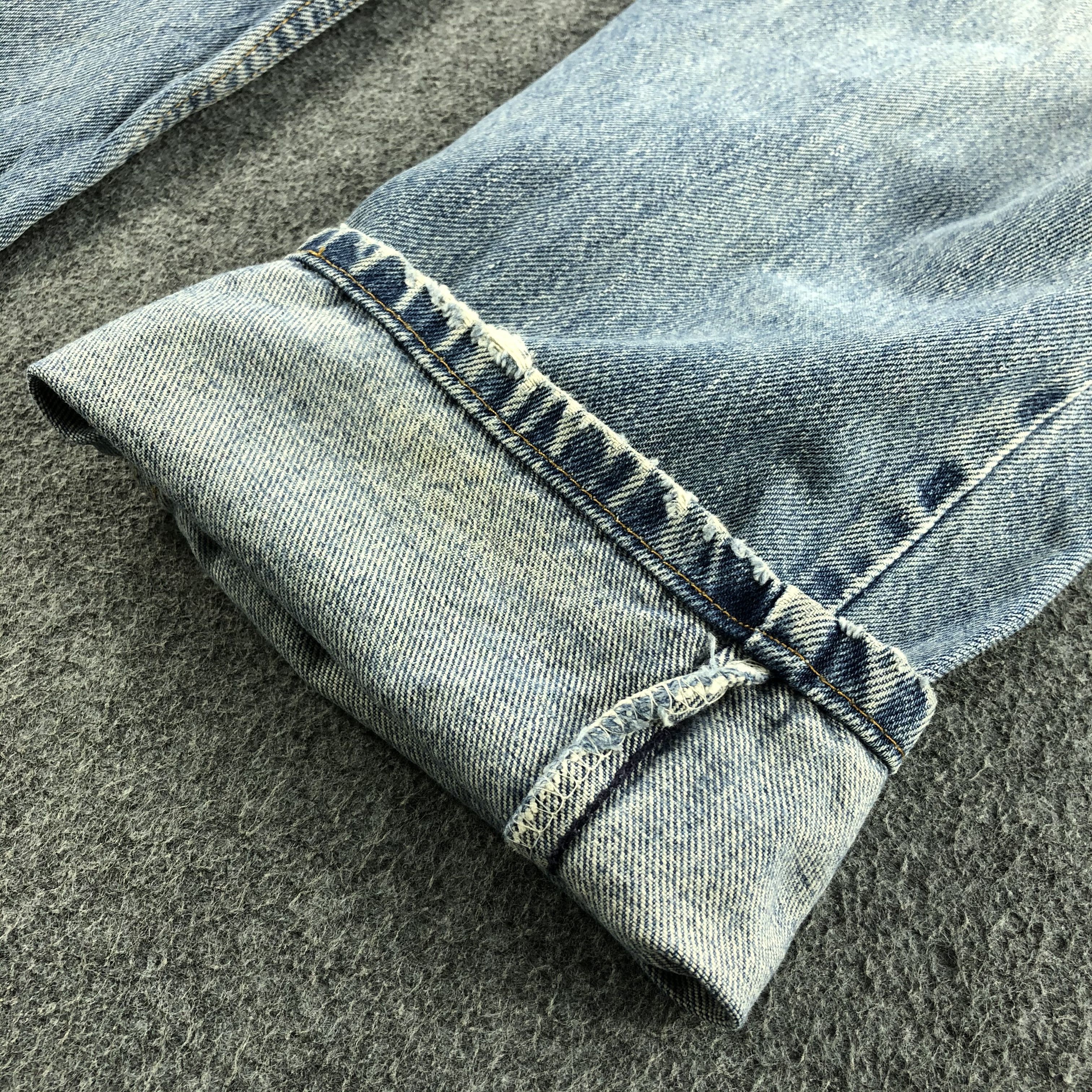 Levi's Vintage 90s Distress Levis 550 Light Wash Jeans-J1294 Size US 35 - 7 Thumbnail
