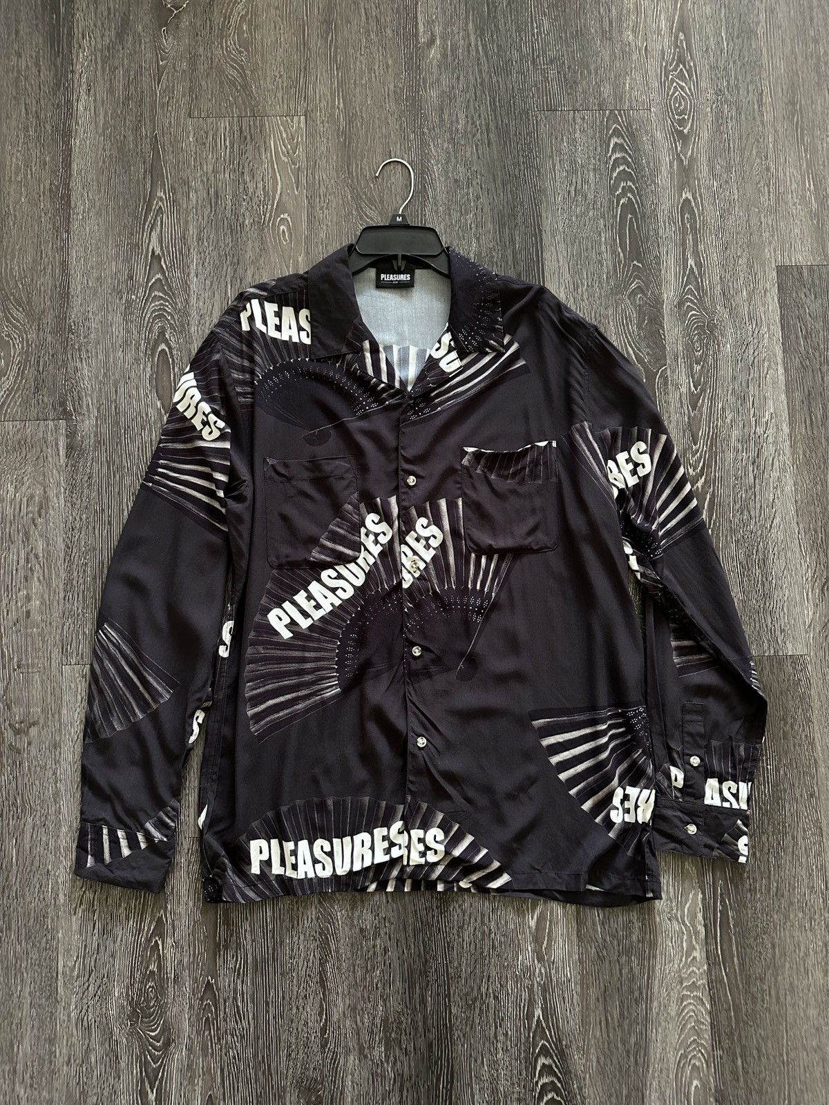 Pleasures *RARE* Pleasures Fans L/S Button Down Shirt Size US L / EU 52-54 / 3 - 1 Thumbnail