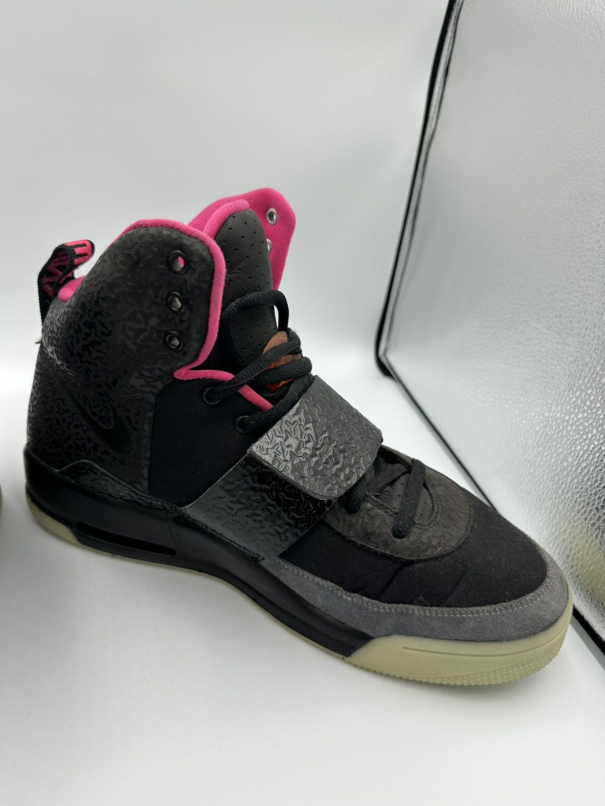 Kanye West × Nike Nike Air Yeezy 1 Blink Size US 12 / EU 45 - 10 Thumbnail