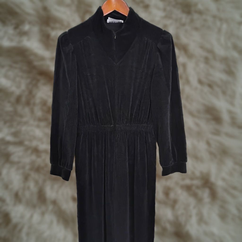 Lord & Taylor VINTAGE LORD & TAYLOR Jumpsuit One-Piece Velour Black Women Small Long Sleeve ZIP Front Size S / US 4 / IT 40 - 1 Thumbnail