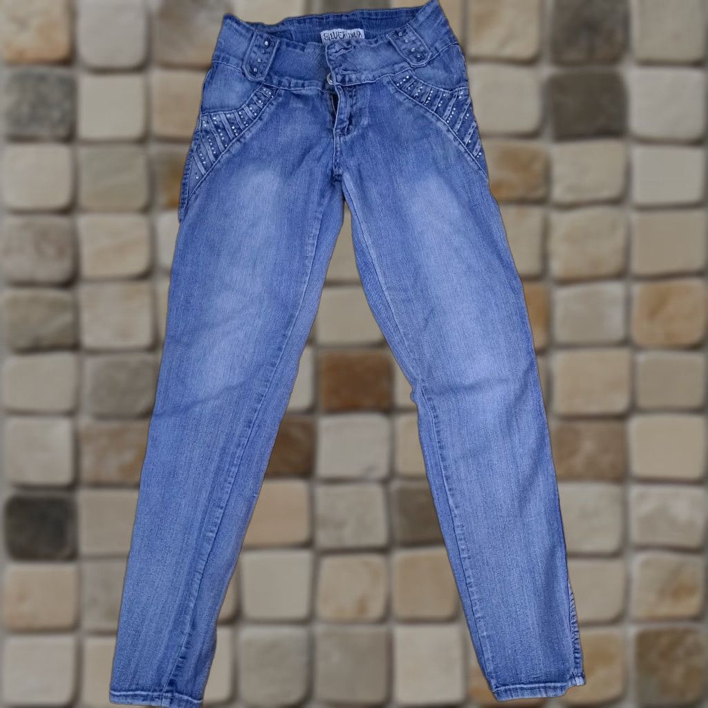 Vintage Silver Diva Jeans Women Size 9 Blue Embroidered Straight 25-26inch waist 30inch inseam Size 30" / US 8 / IT 44 - 1 Thumbnail