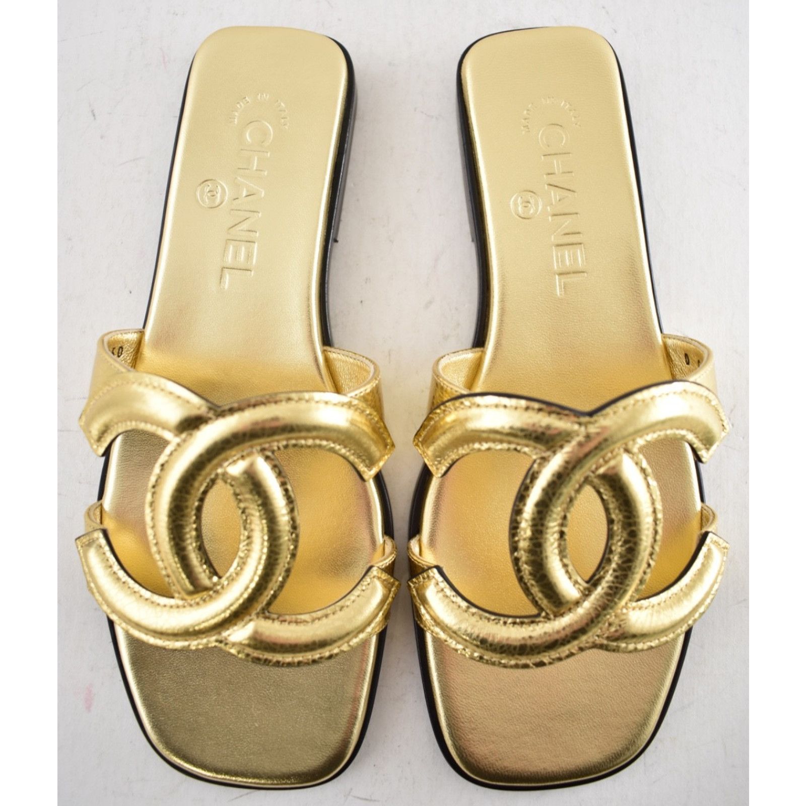 Chanel Chanel Golden Cracked Leather XL CC Mules Sandals 37 Size US 6 / IT 36 - 15 Thumbnail