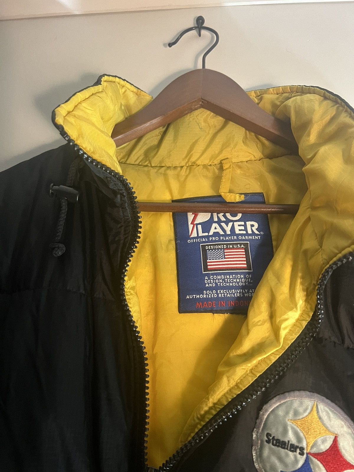 NFL × Pro Player 90s 🔥Steelers🔥 Pro Player puffer jacket Size US L / EU 52-54 / 3 - 4 Thumbnail