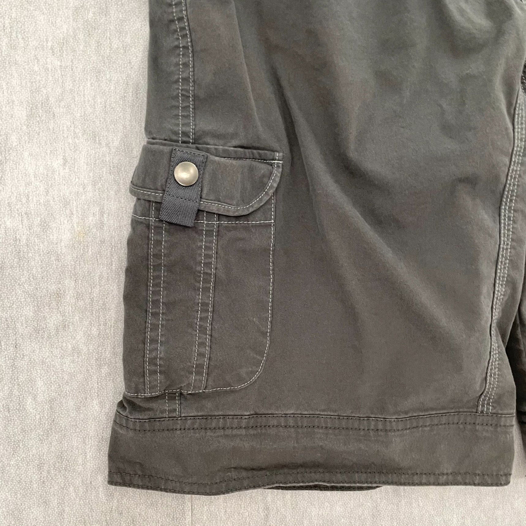 Vintage Kuhl Shorts Women 12 Gray Cargo Pocket Outdoor Hiking Camp Casual Travel Womens Size 34" / US 12 / IT 48 - 3 Thumbnail