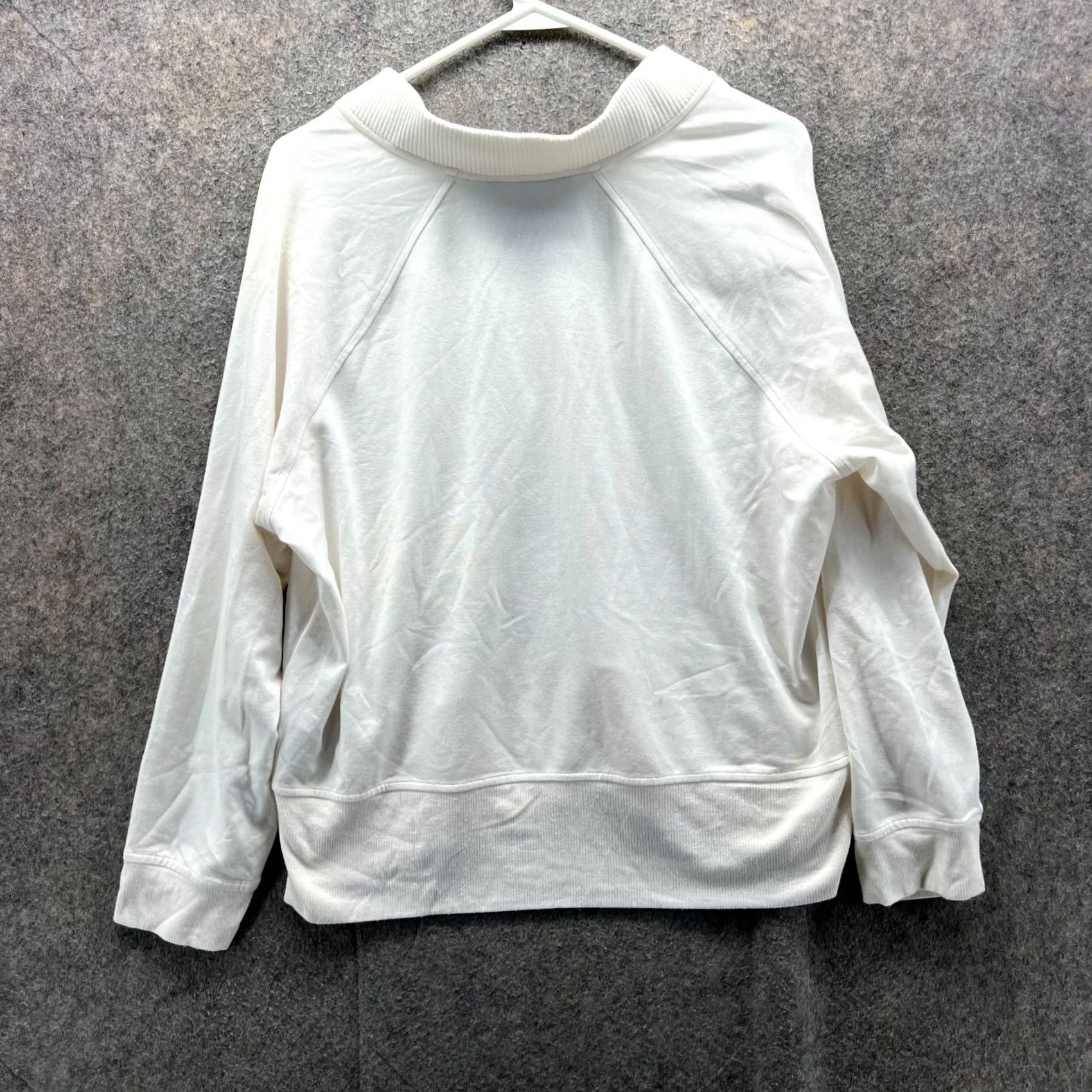 Athleta Athleta Sweatshirt Women 1X White Full Zip Pullover All Seasons Modern Regular Sleeve Long Zip Closure Activewear Winter Spring Fall Men? Ladies Size XL / US 12-14 / IT 48-50 - 2 Thumbnail