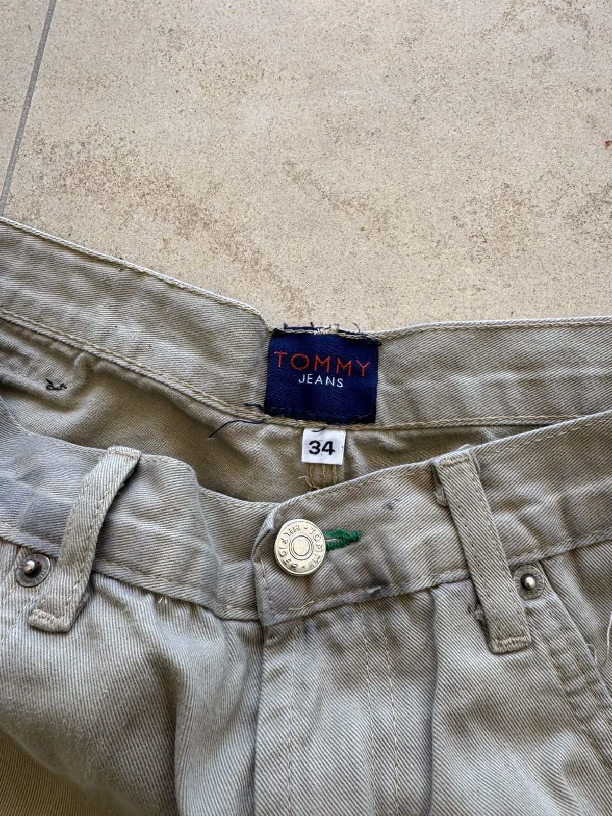 Tommy Hilfiger baggy khaki tommy flag pants Size US 32 / EU 48 - 5 Thumbnail