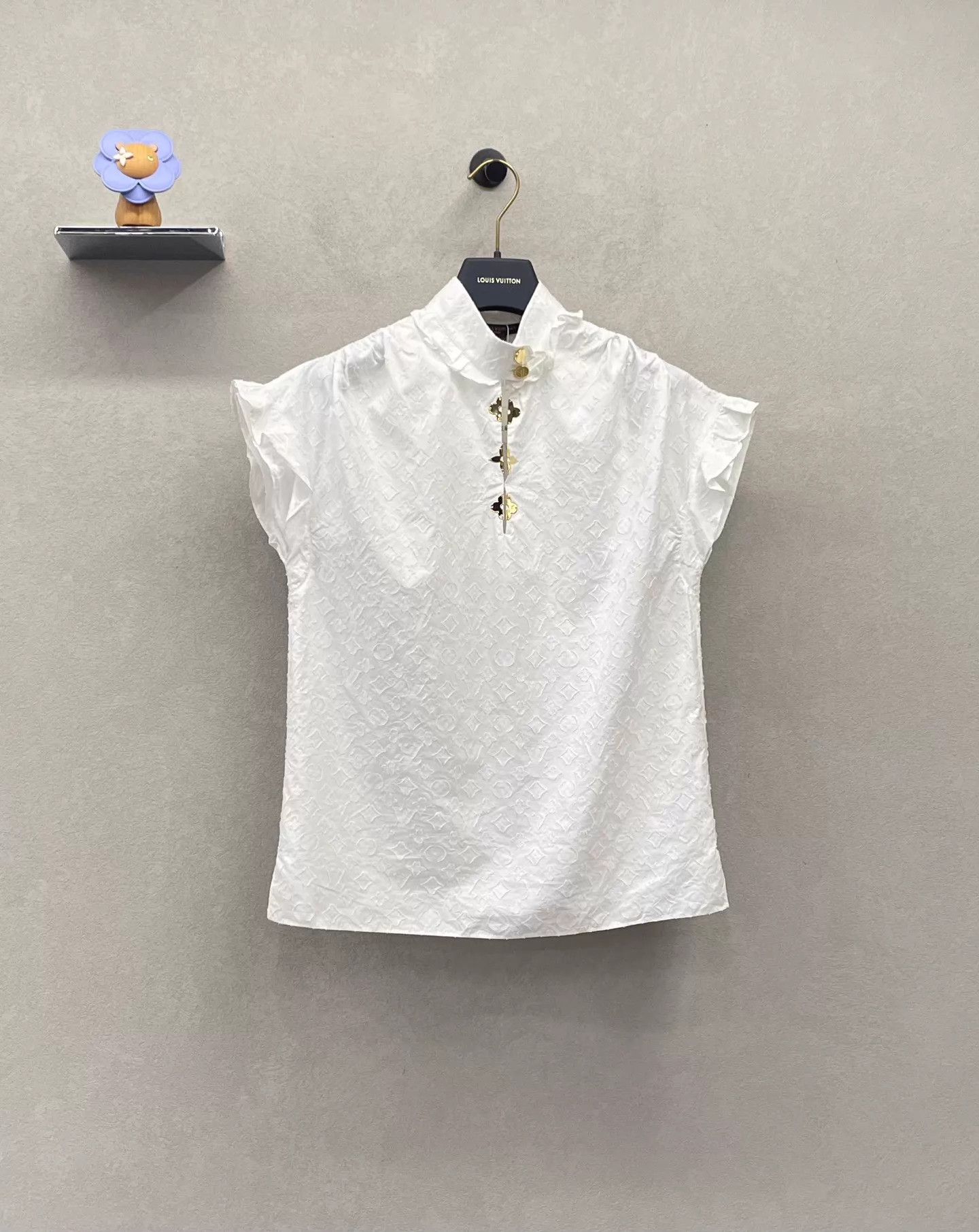 Louis Vuitton LV Women's Stand Collar Sleeveless Blouse Full Logo Print Size XS / US 0-2 / IT 36-38 - 3 Thumbnail