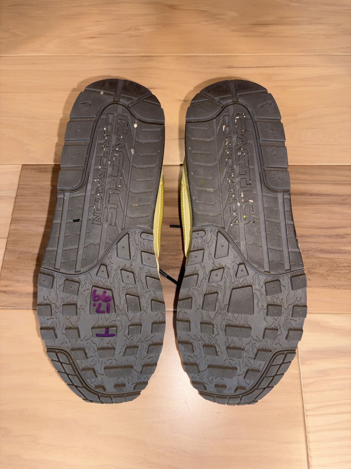 Nike × Travis Scott Nike Travis Scott Gold Saturn Size 10 Size US 10 / EU 43 - 6 Thumbnail