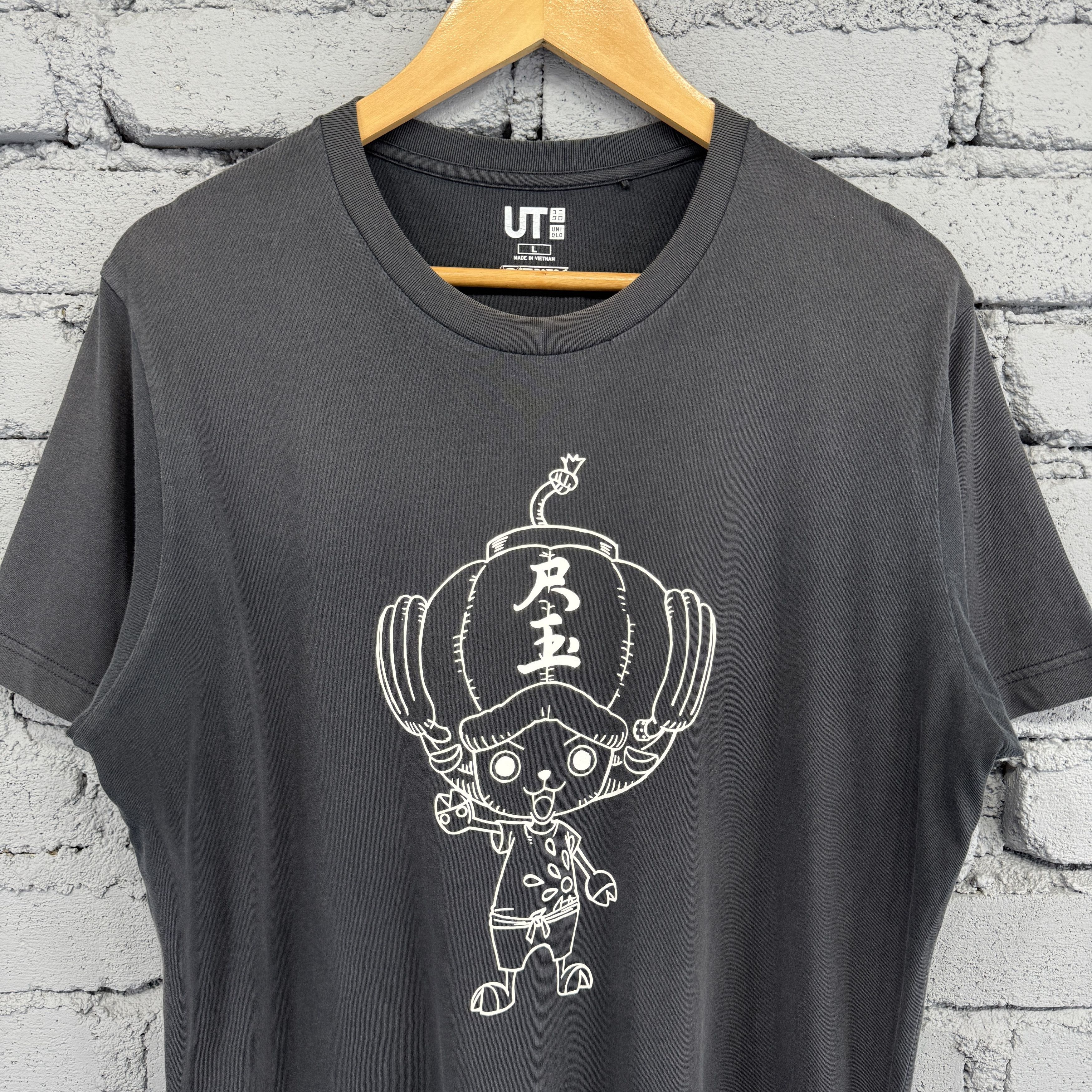 Uniqlo Uniqlo UT One Piece Tony Chopper Sunfaded Tshirt Size US L / EU 52-54 / 3 - 3 Thumbnail