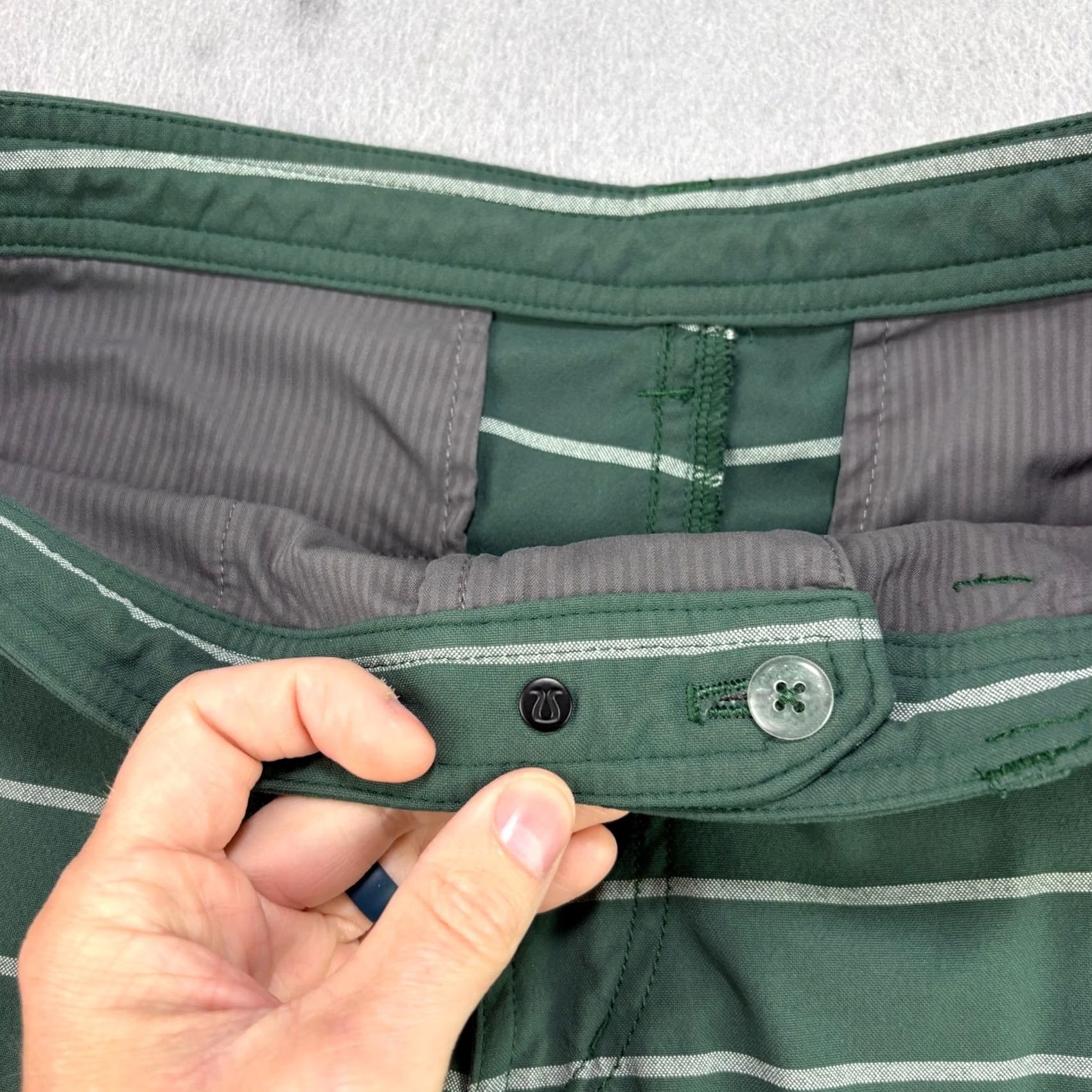 Lululemon Lululemon Kahuna Shorts Mens Size 32 Green Chino Striped Preppy Athleisure Regular Inseam 10 in Pocket Logo Size US 32 / EU 48 - 2 Thumbnail