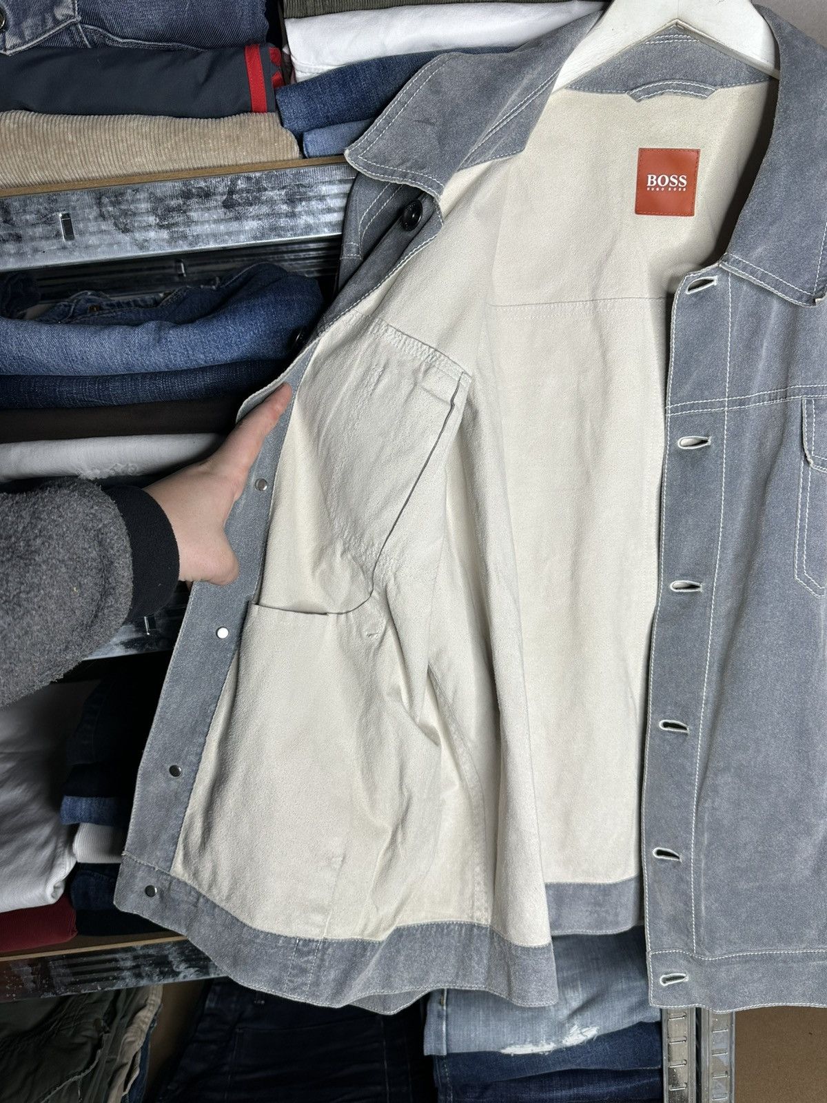 Hugo Boss Hugo Boss Grey Suede Style Jacket Buttoned Trucker Size 52 Size US L / EU 52-54 / 3 - 3 Thumbnail