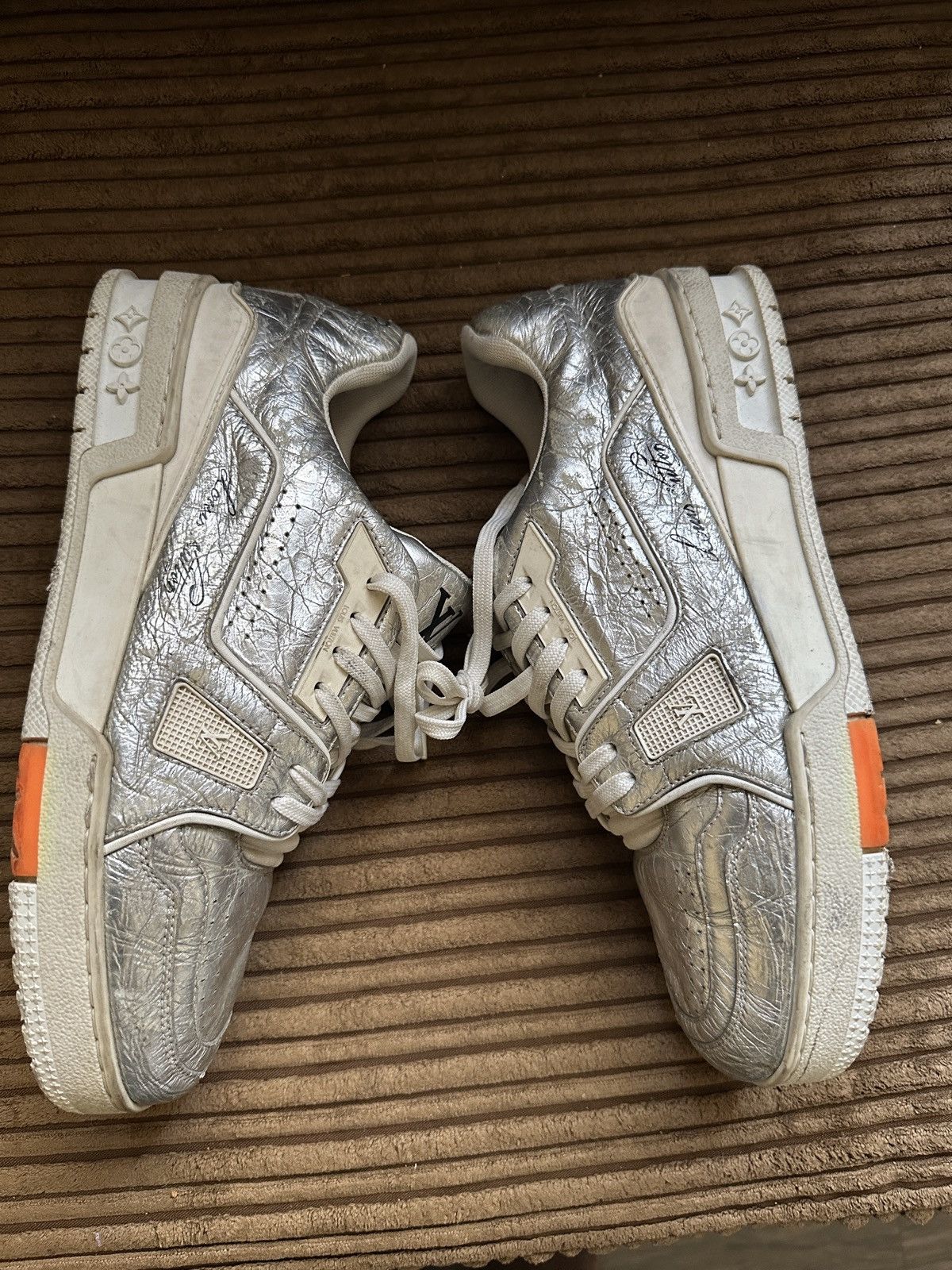 Louis Vuitton Louis Vuitton OG Trainer Silver Metallic Size US 7.5 / EU 40-41 - 3 Thumbnail