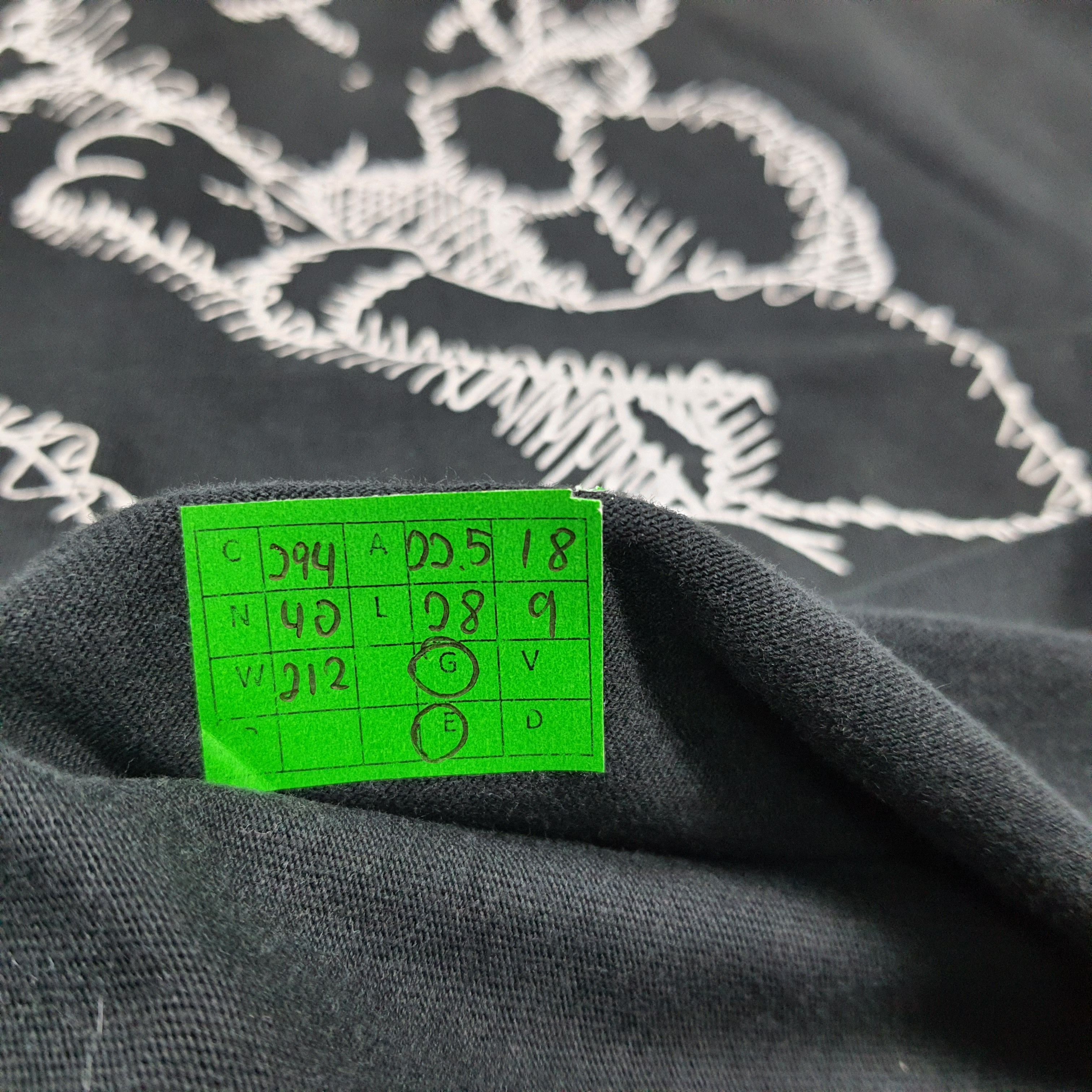 Kaws × Uniqlo Vintage UT x KAWS Japan Streetwear Graphic Tee C294N40 Size US L / EU 52-54 / 3 - 8 Thumbnail