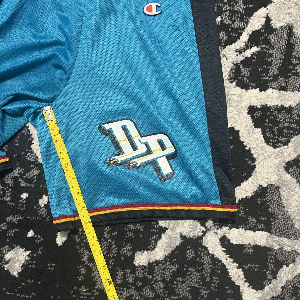 Champion × NBA × Vintage Vintage 90s Detorit Pistons Basketball Shorts Champion Teal Size US 29 - 5 Thumbnail