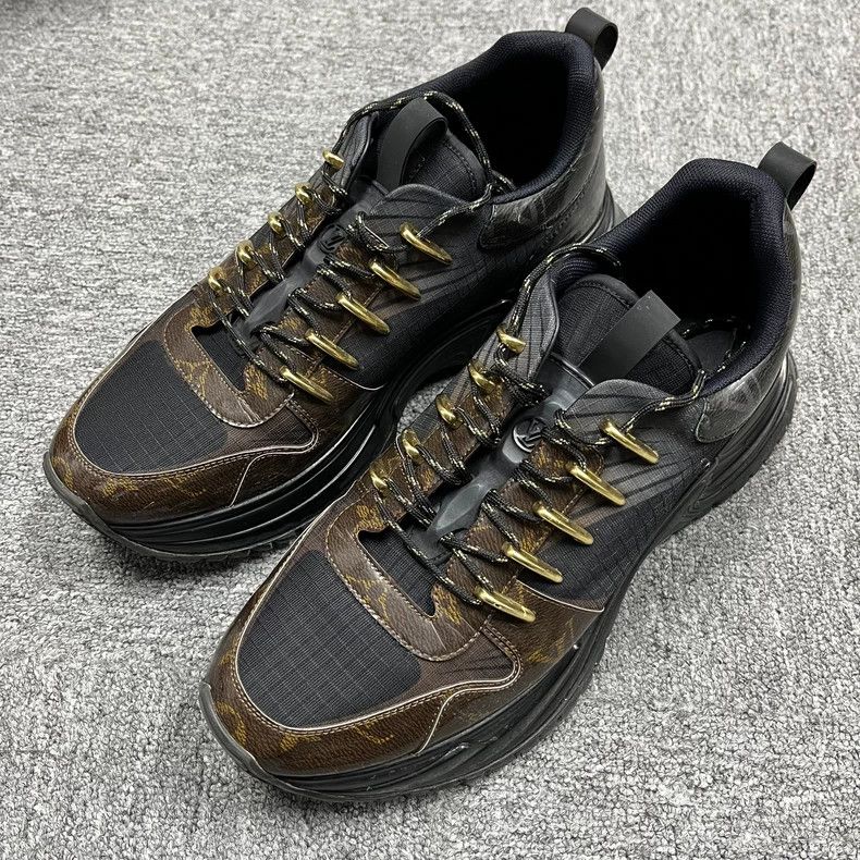 Louis Vuitton Louis Vuitton Comfortable, versatile, low-cut lifestyle sh Size US 9 / EU 42 - 2 Thumbnail