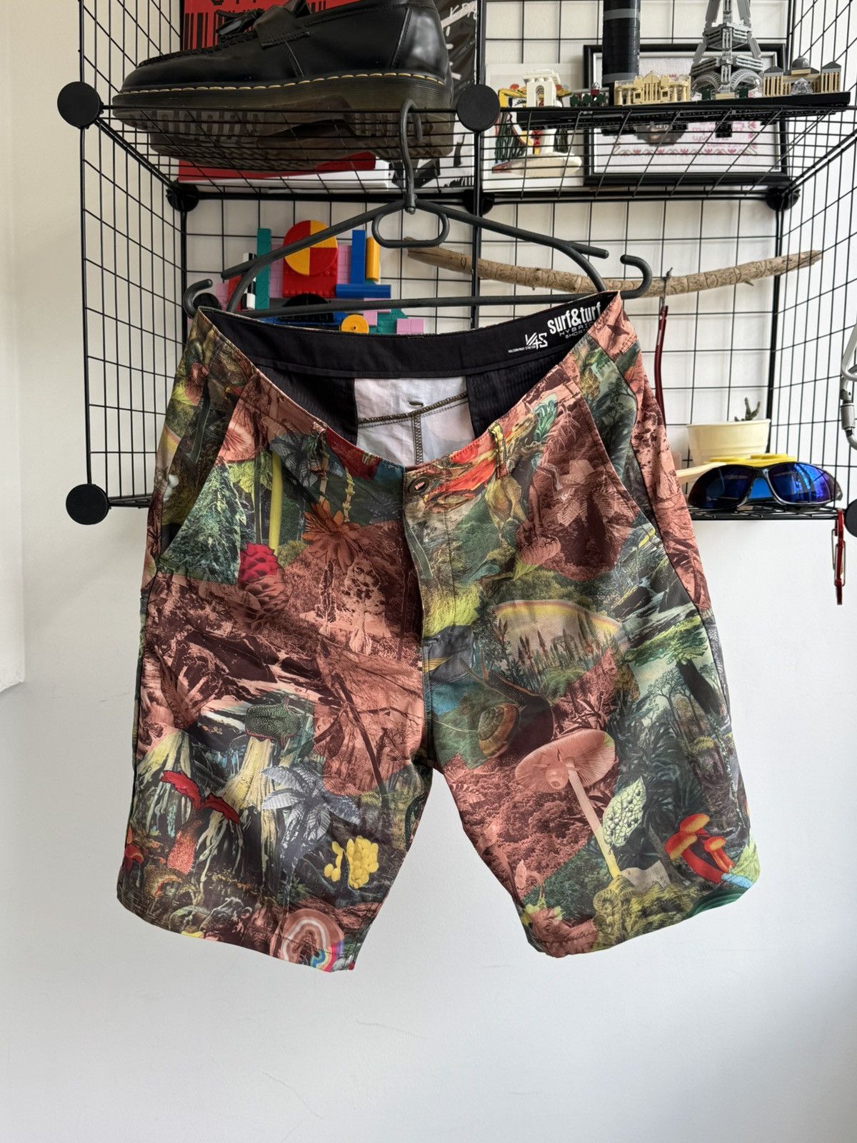 Volcom Volcom Mushrooms Trip Shorts Size US 34 / EU 50 - 1 Thumbnail