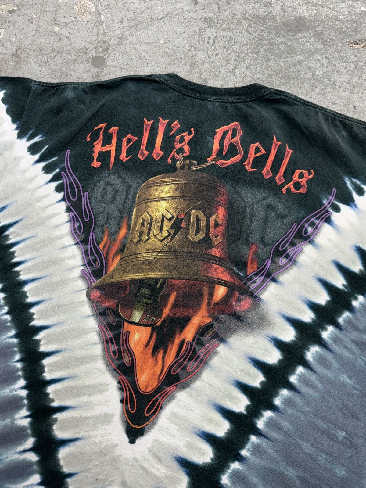 Band Tees Vintage AC/DC Hells Bells Tee Size US XL / EU 56 / 4 - 6 Thumbnail