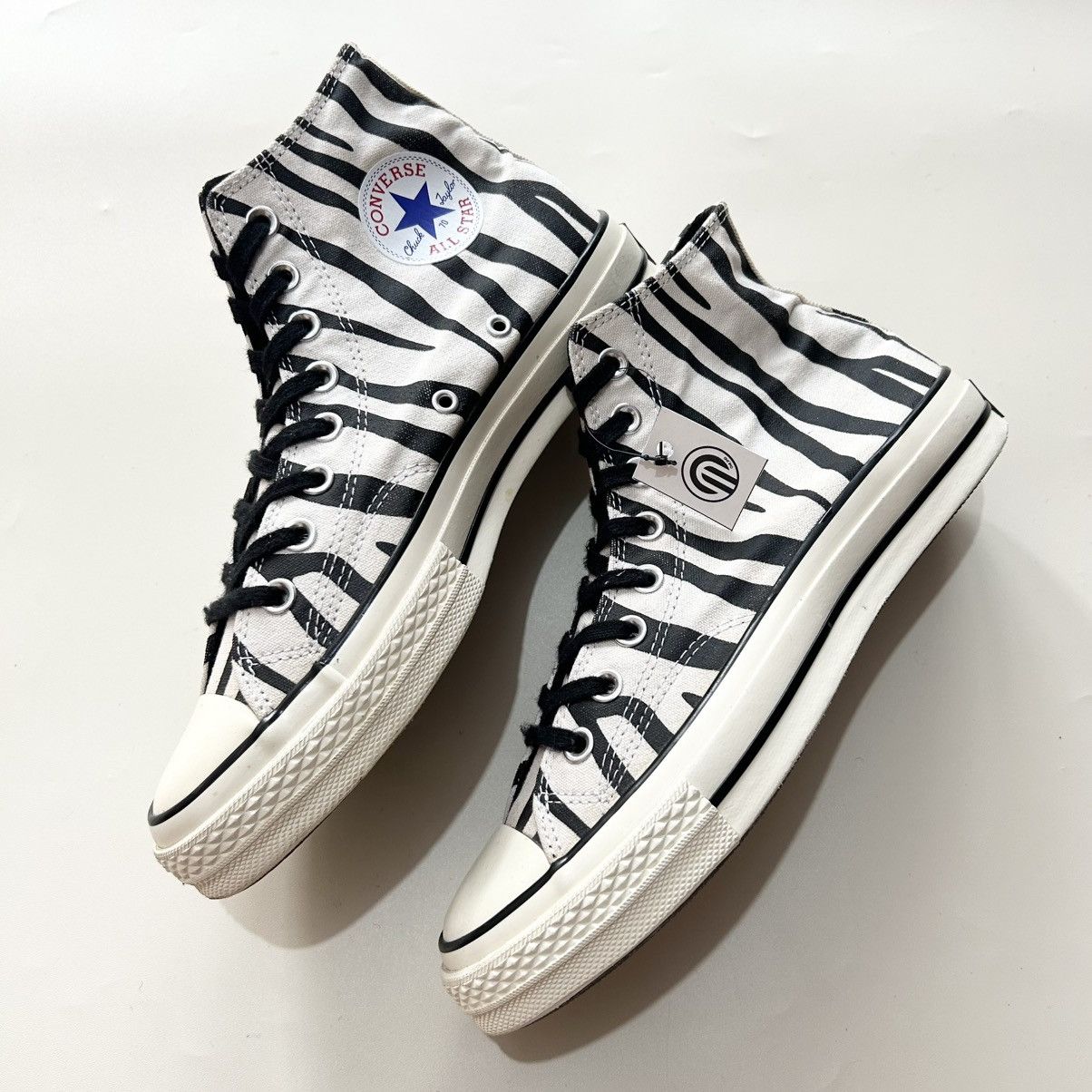 Converse Converse Chuck Taylor All Star 70 Hi Zebra Size US 8 / EU 41 - 2 Thumbnail