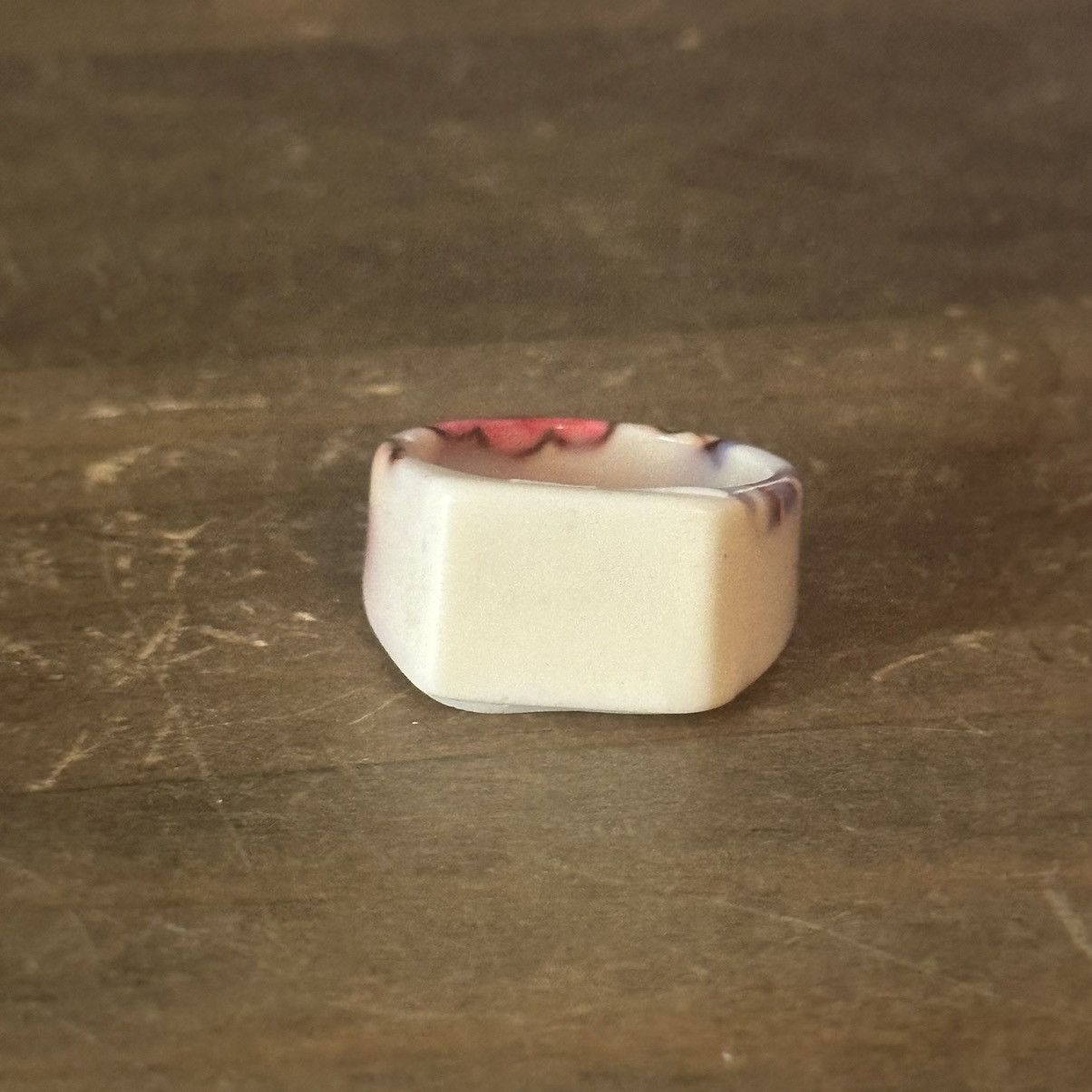 Vintage Vintage white floral resin ring Size ONE SIZE - 8 Thumbnail