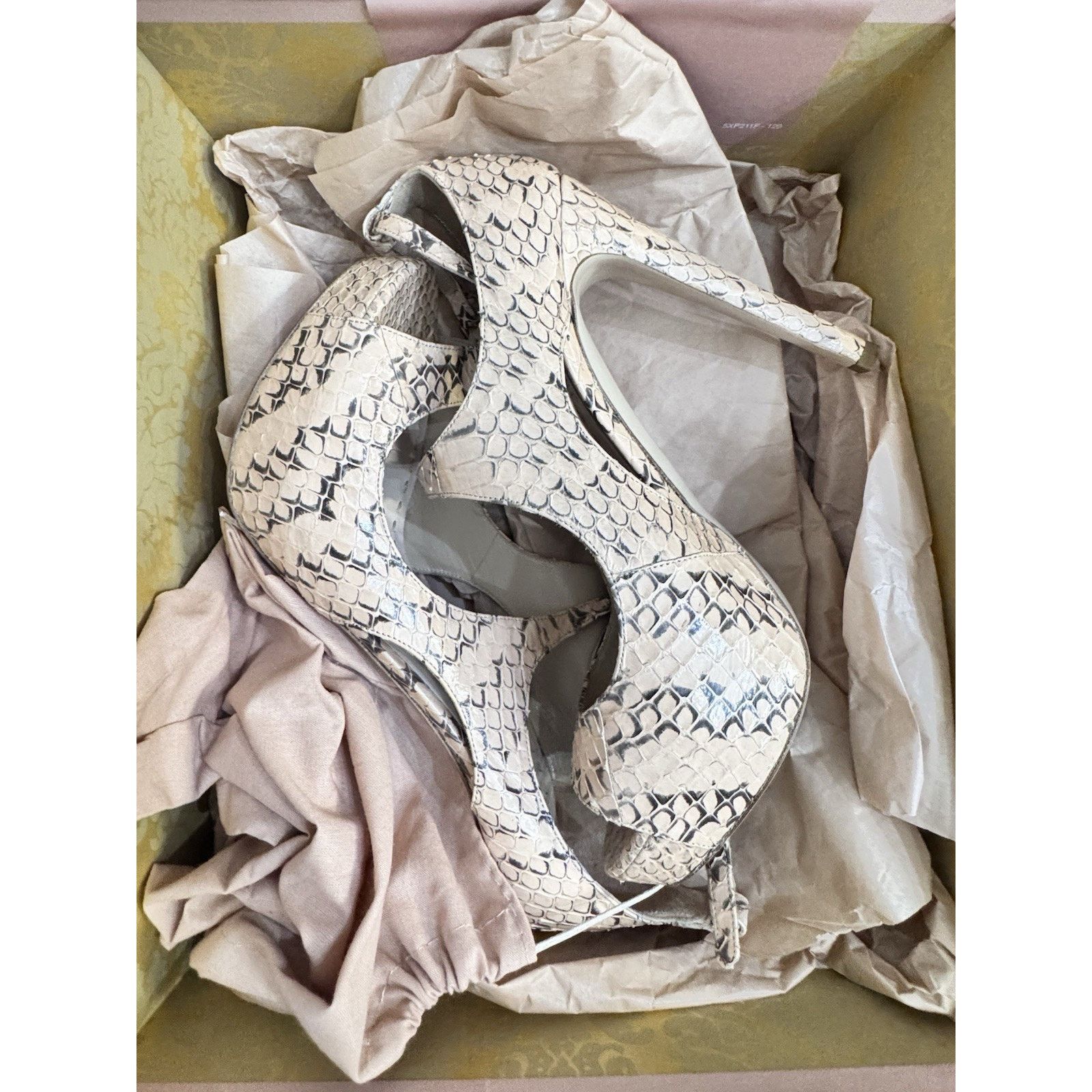 Miu Miu MIU MIU BEIGE SNAKE PHYTHON SKIN LEATHER PLATFORM SHOES 39 Size US 9 / IT 39 - 9 Thumbnail