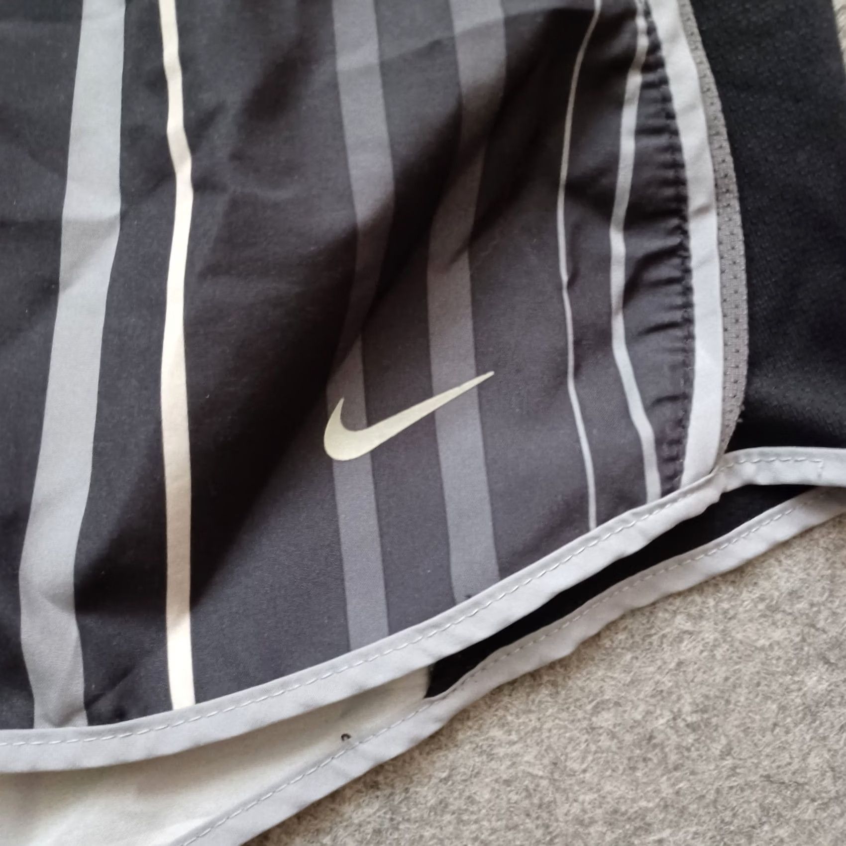 Nike Nike Shorts Womens Small Multicolor Dri-Fit Lined Running Workout Geometric Pattern Athletic Breathable Elastic Waist Size 28" / US 6 / IT 42 - 6 Thumbnail