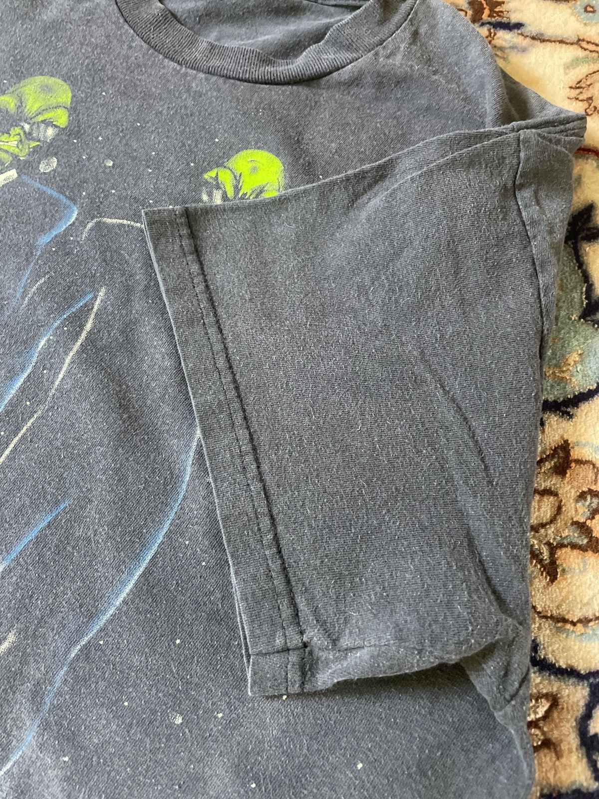 Vintage ALIENS IN BLACK GRAPHIC SHIRT Size US M / EU 48-50 / 2 - 4 Thumbnail