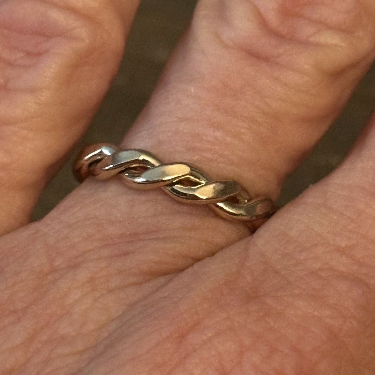 Other Gold tone thin twisted band ring Size ONE SIZE - 2 Thumbnail