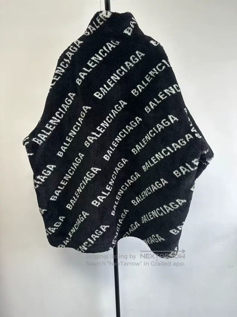 Balenciaga Balenciaga Standing Collar Raglan Sleeve Loose Faux Fur Pu Size XXS / US 00 / IT 34 - 2 Thumbnail