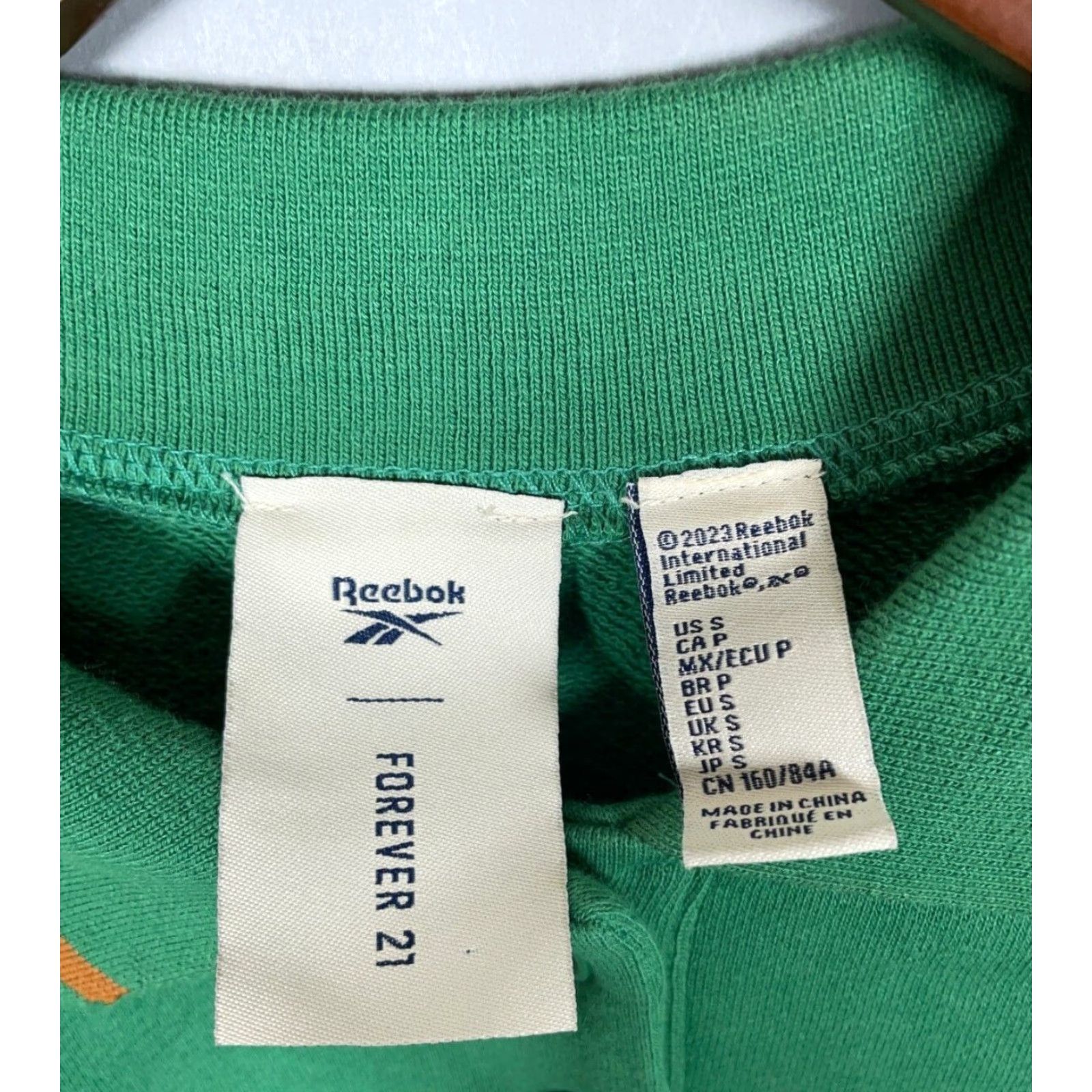 Forever 21 FOREVER 21 x Reebok Women's Small Green Striped Pullover Sweatshirt - 90s Retro Relaxed Fit Size S / US 4 / IT 40 - 4 Thumbnail