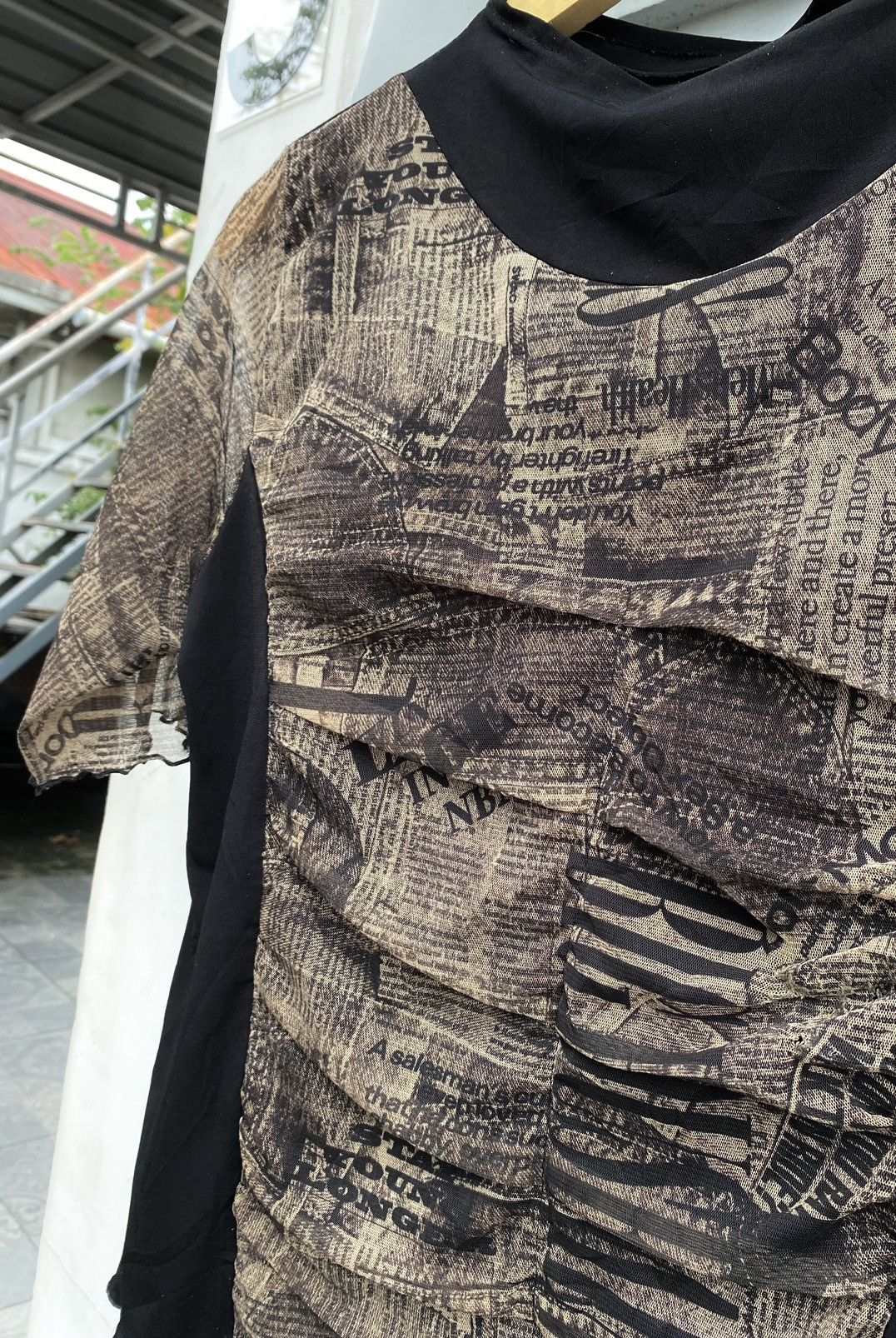 If Six Was Nine Evident Newspaper Ruffle Accent Tee John Galliano Style Size US M / EU 48-50 / 2 - 8 Thumbnail