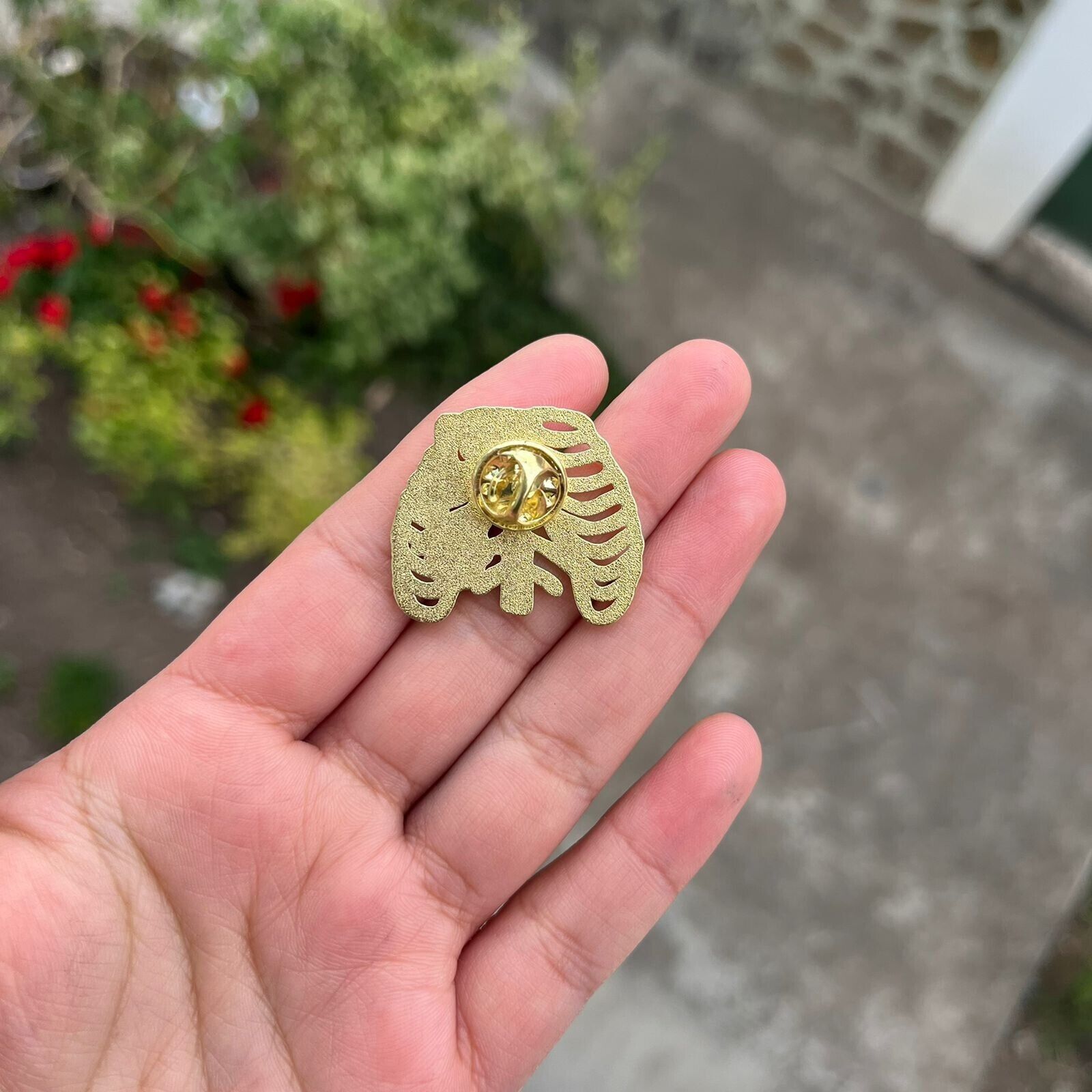 Other New Gold Rib Pin With pink Flowers Metal Enamel Professional Size ONE SIZE - 3 Thumbnail