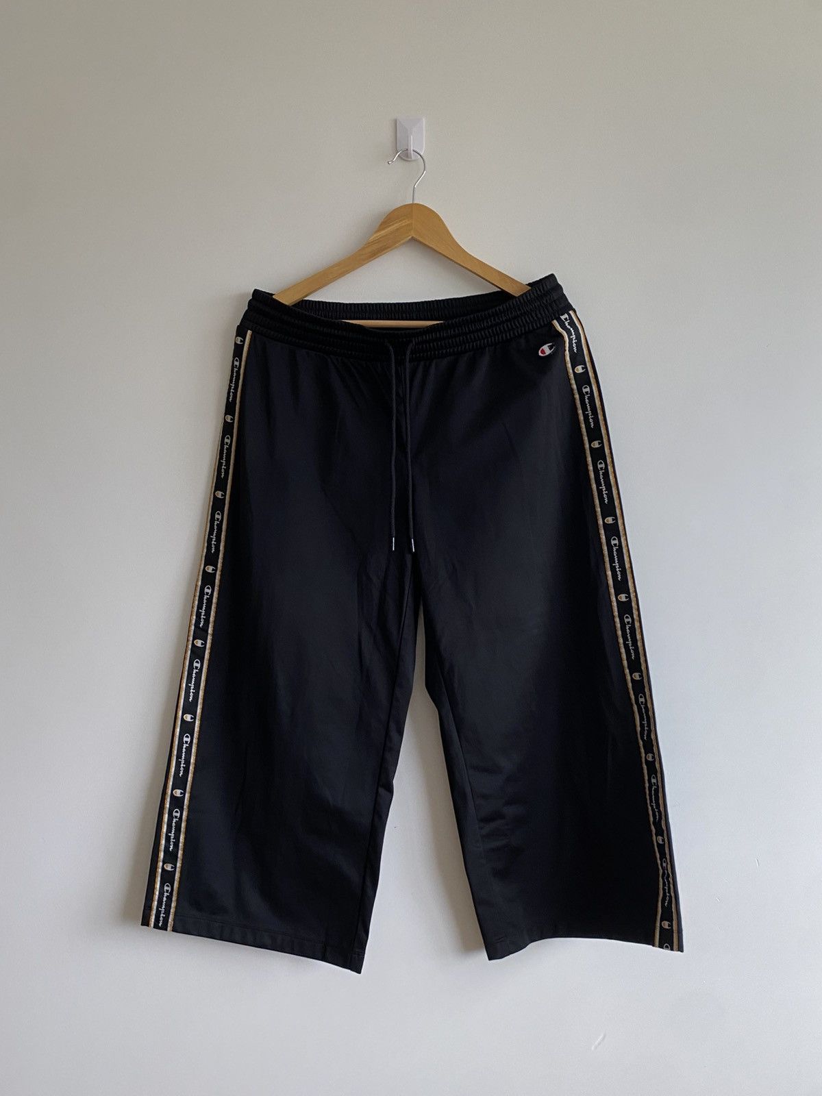 Champion Champion shorts | Sport | Y2K | Size US 34 / EU 50 - 1 Thumbnail