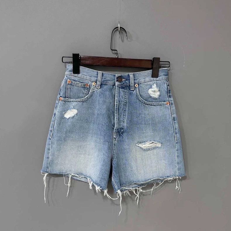 Gucci Gucci Embroidered logo destroys denim shorts 2506-Nextarrow Size 25" / US 0 / IT 36 - 1 Thumbnail